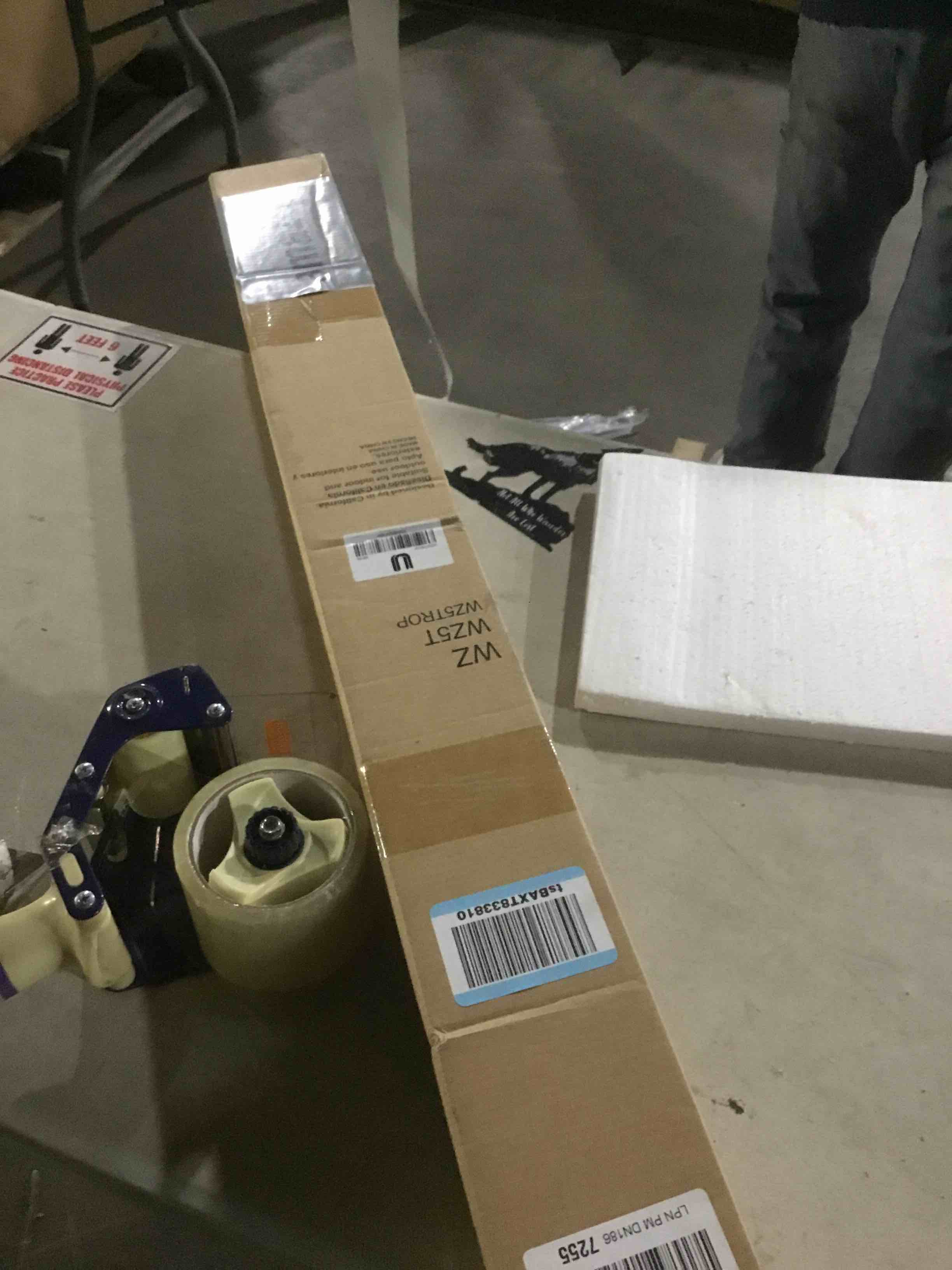 https://s3.amazonaws.com/lotting-images-prod/bidfta/PNK1801298_1739371309215.jpeg