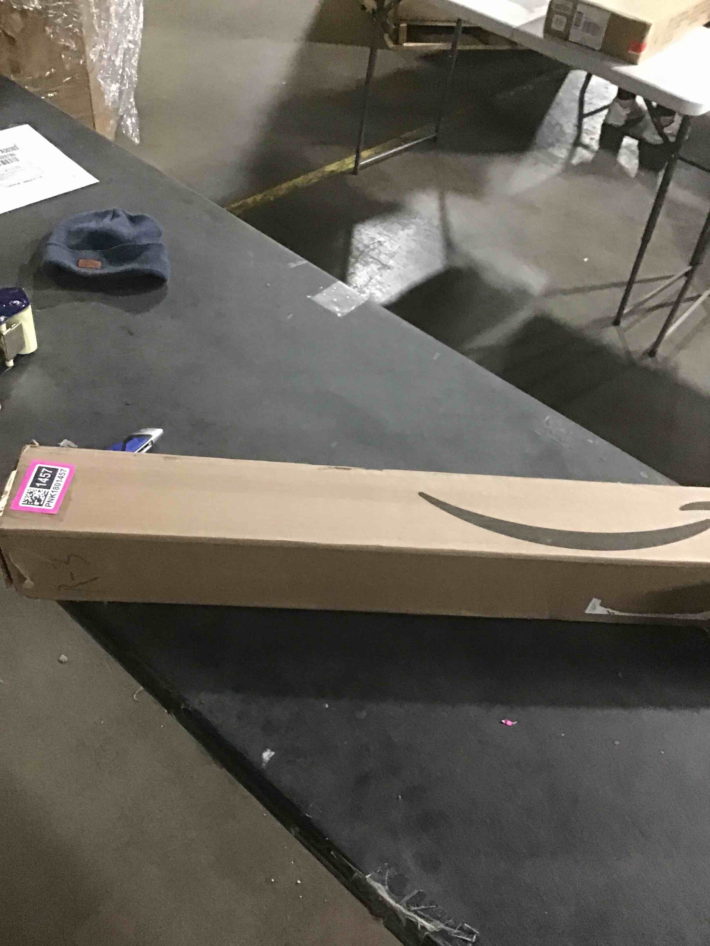 https://s3.amazonaws.com/lotting-images-prod/bidfta/PNK1801457_1739549501460.jpeg