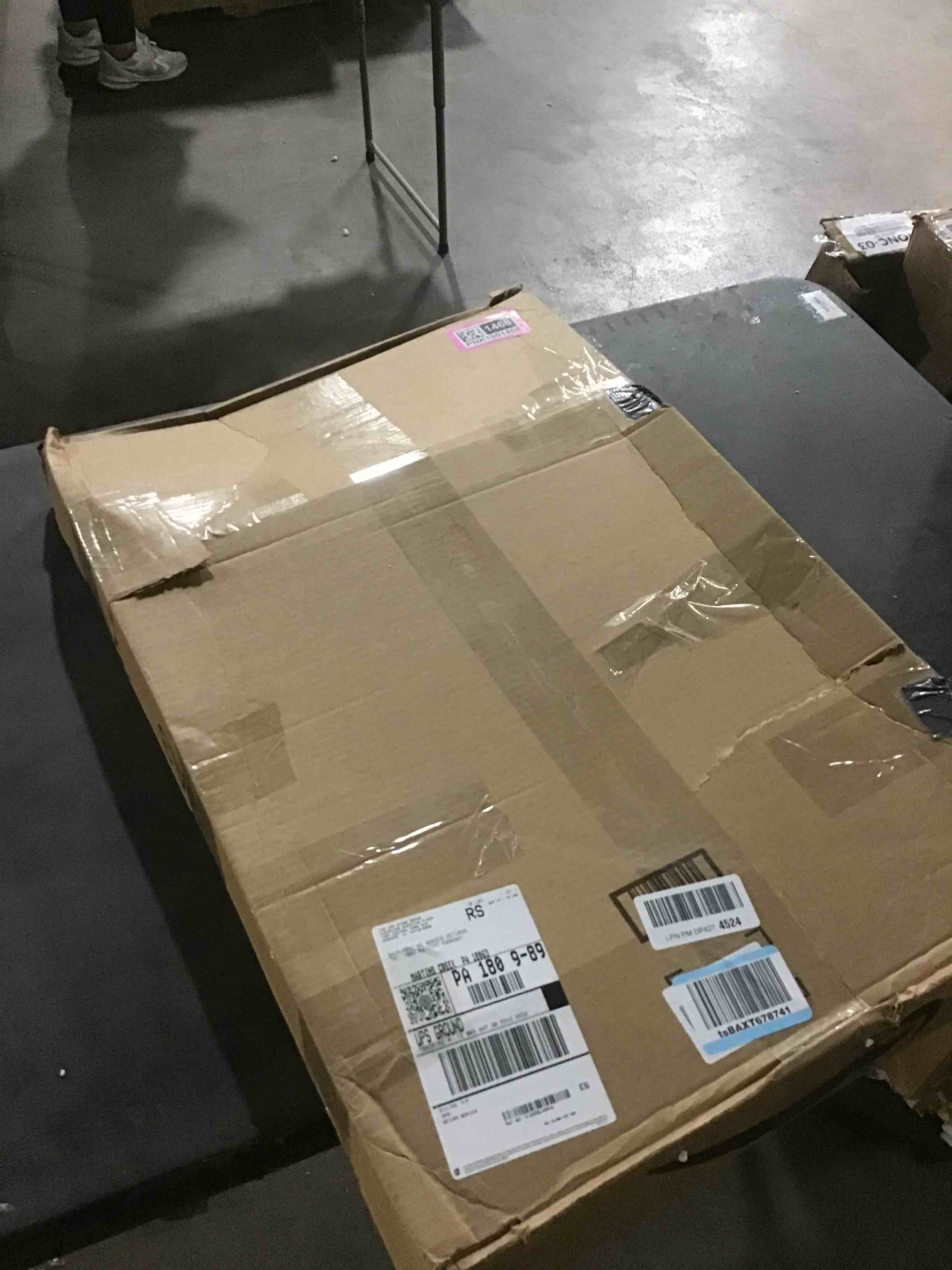 https://s3.amazonaws.com/lotting-images-prod/bidfta/PNK1801468_1739550907574.jpeg