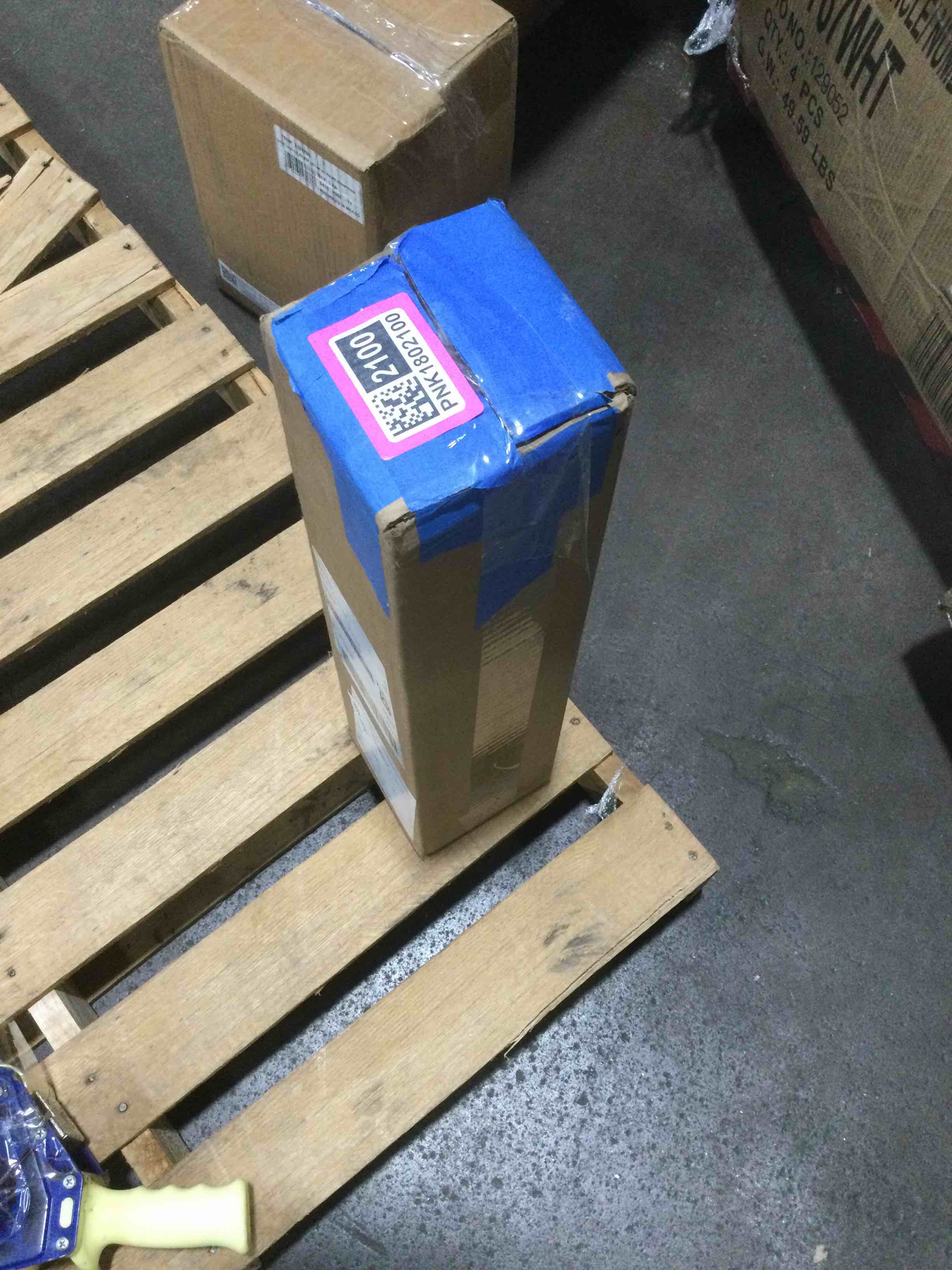 https://s3.amazonaws.com/lotting-images-prod/bidfta/PNK1802100_1740149602285.jpeg