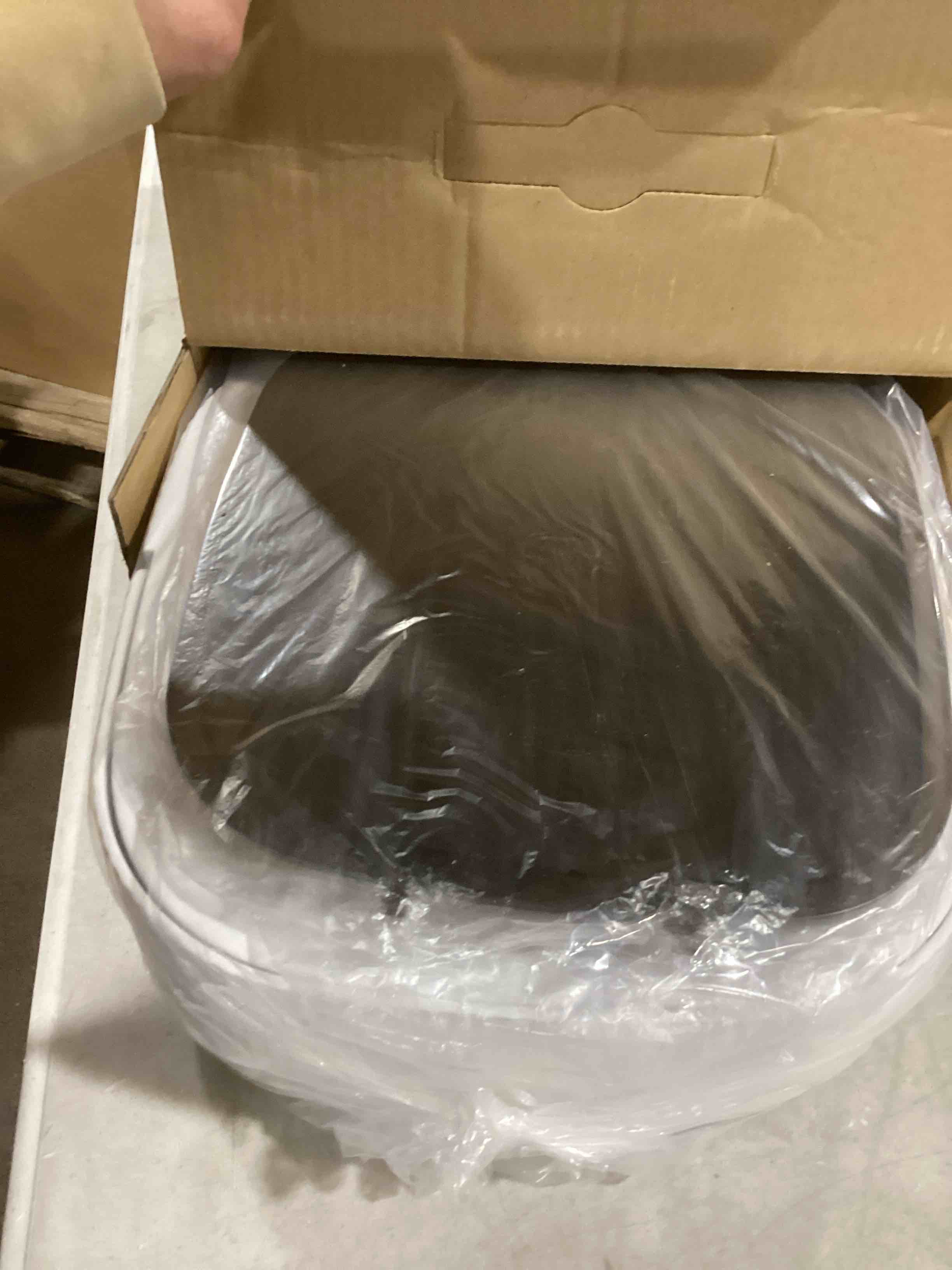 https://s3.amazonaws.com/lotting-images-prod/bidfta/PNK1803287_1741094560825.jpeg