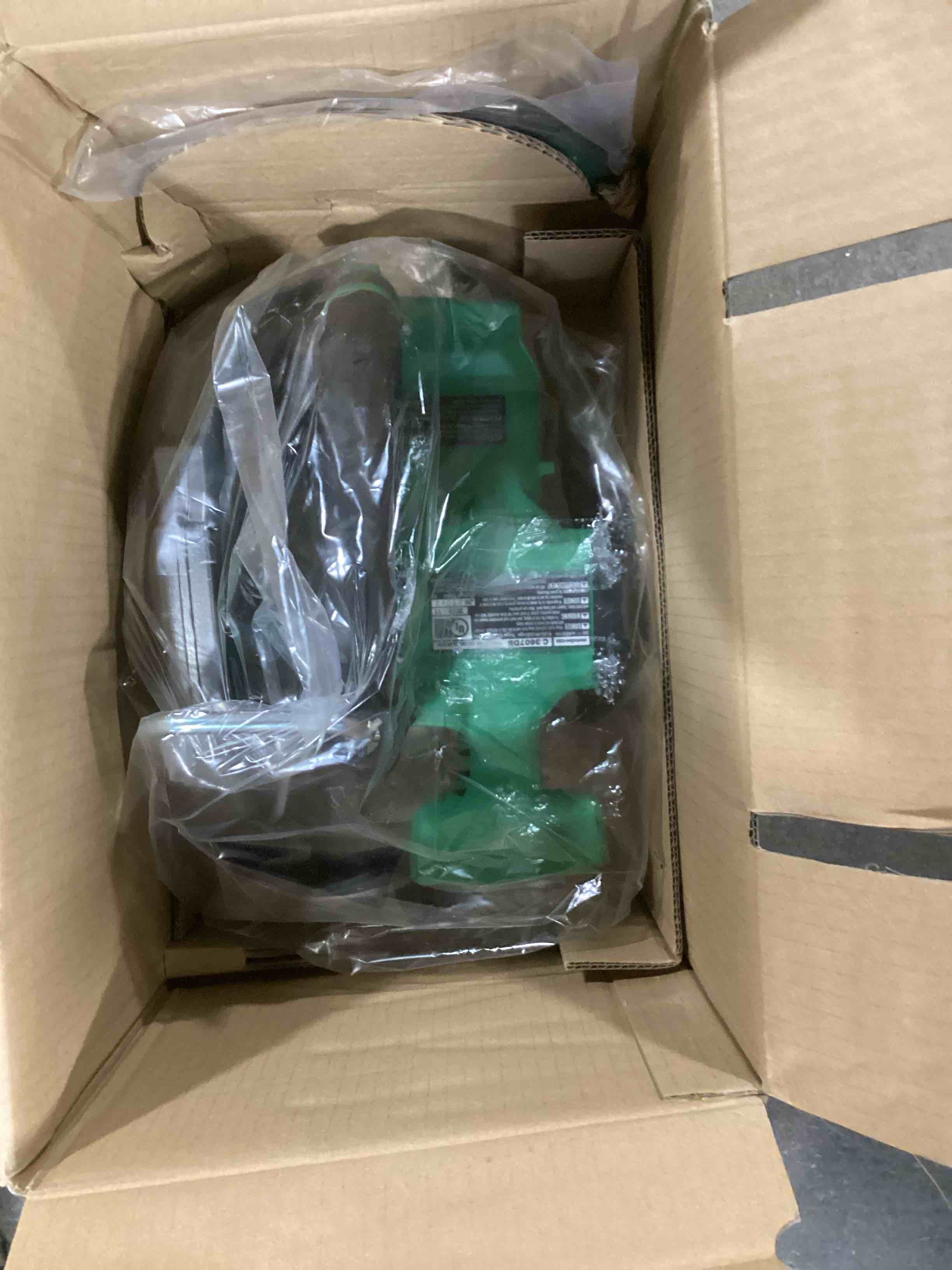 https://s3.amazonaws.com/lotting-images-prod/bidfta/PNK1803395_1741115257893.jpeg