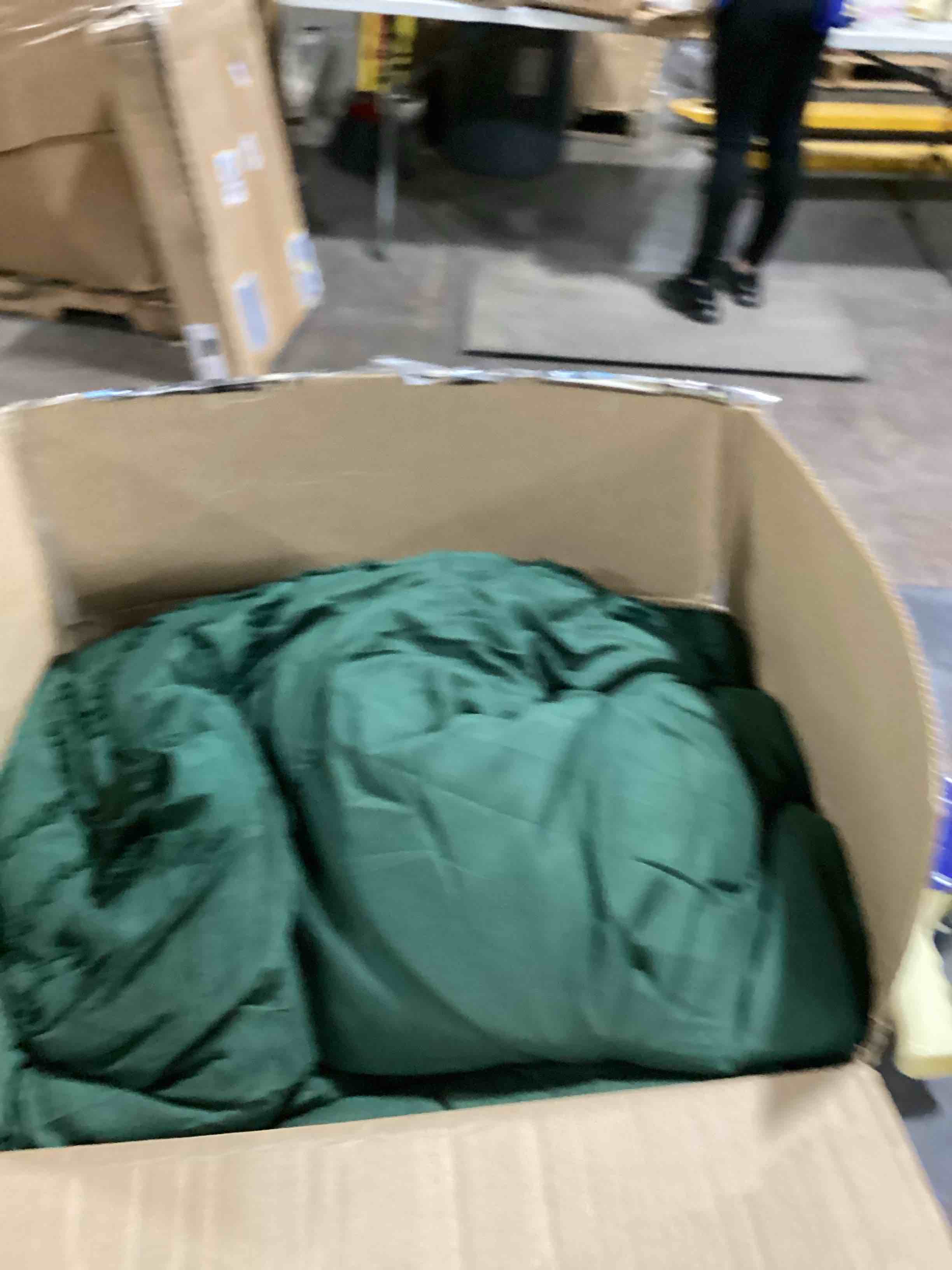 https://s3.amazonaws.com/lotting-images-prod/bidfta/PNK1804479_1741094630218.jpeg