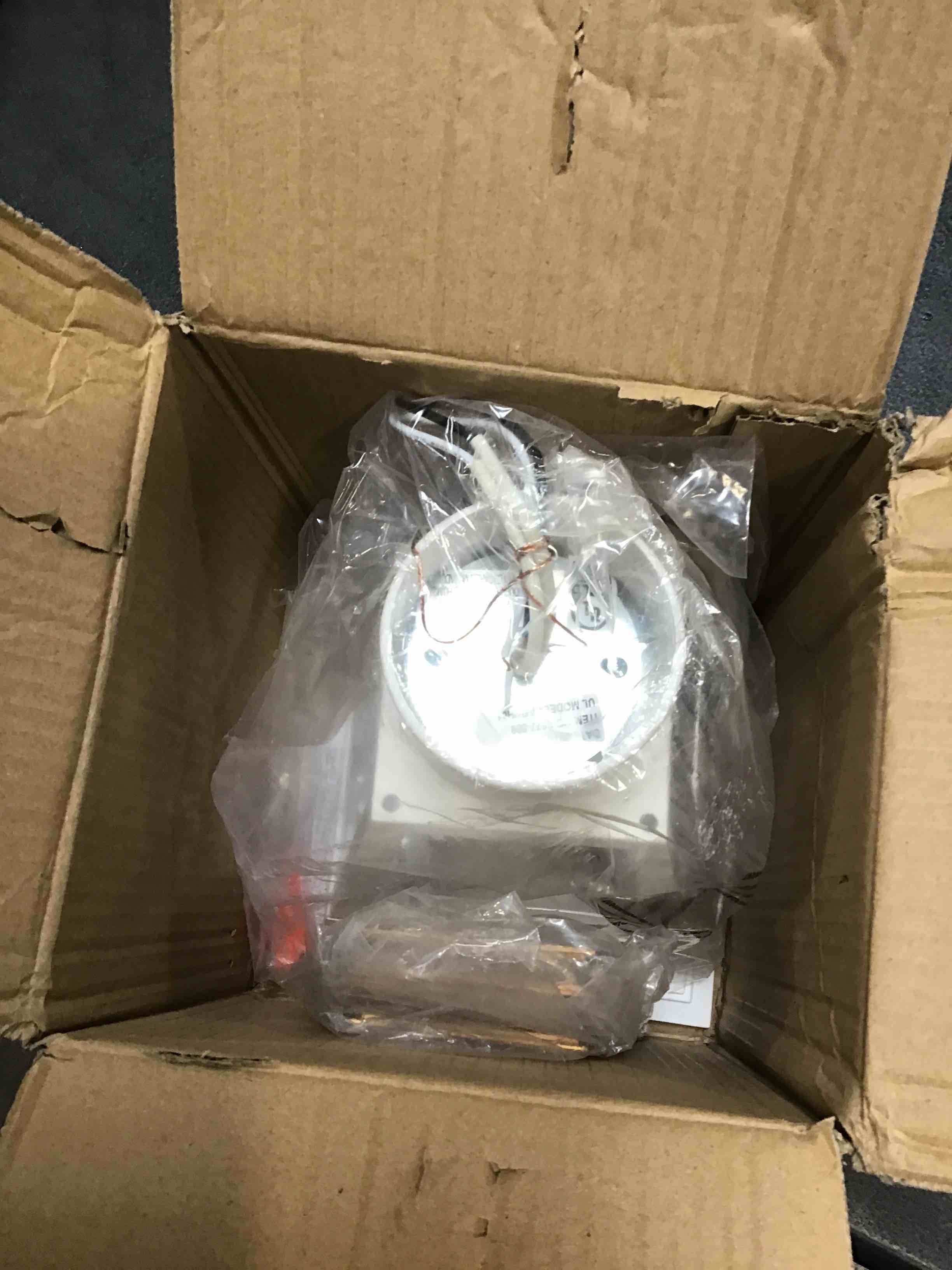 https://s3.amazonaws.com/lotting-images-prod/bidfta/PNK1806128_1743005462121.jpeg