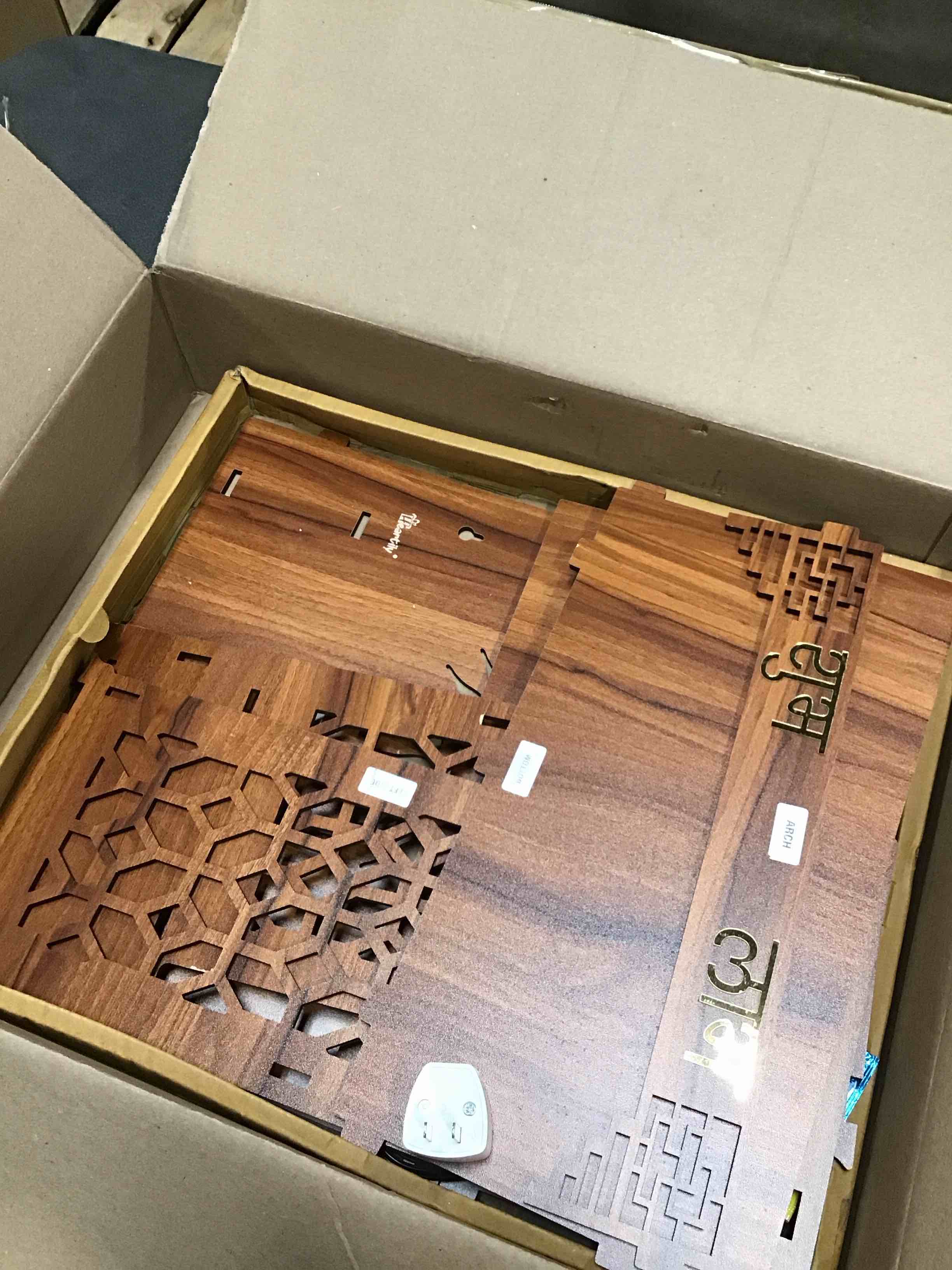 https://s3.amazonaws.com/lotting-images-prod/bidfta/PNK1807609_1741034280379.jpeg