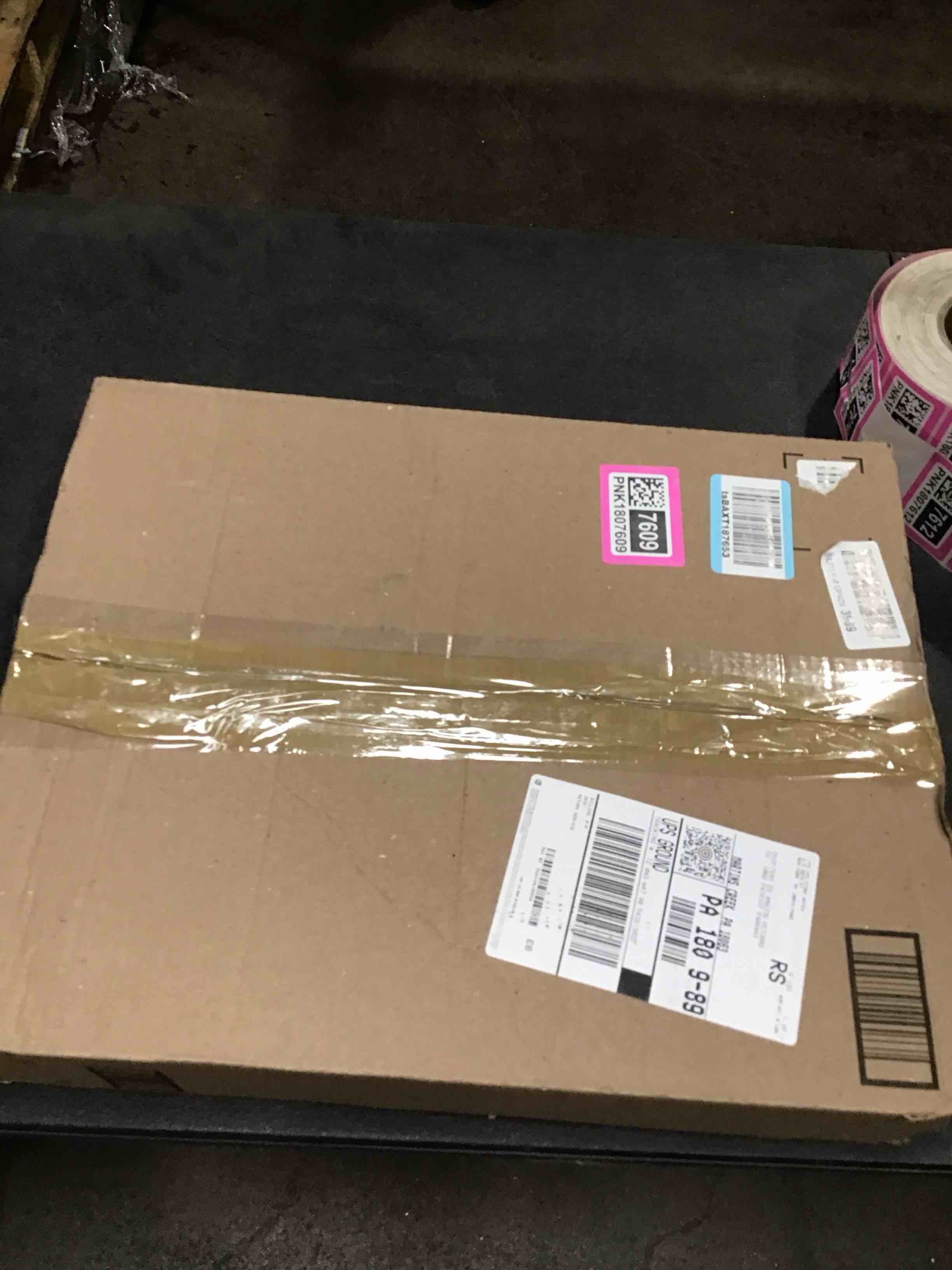 https://s3.amazonaws.com/lotting-images-prod/bidfta/PNK1807609_1741034294314.jpeg