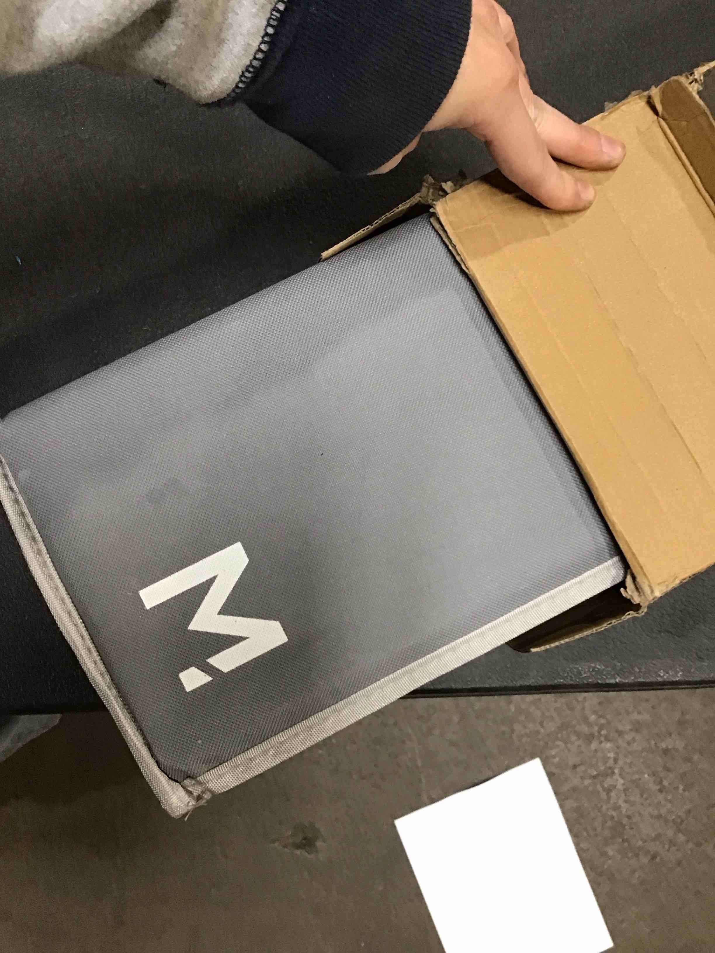 https://s3.amazonaws.com/lotting-images-prod/bidfta/PNK1807631_1741035283417.jpeg