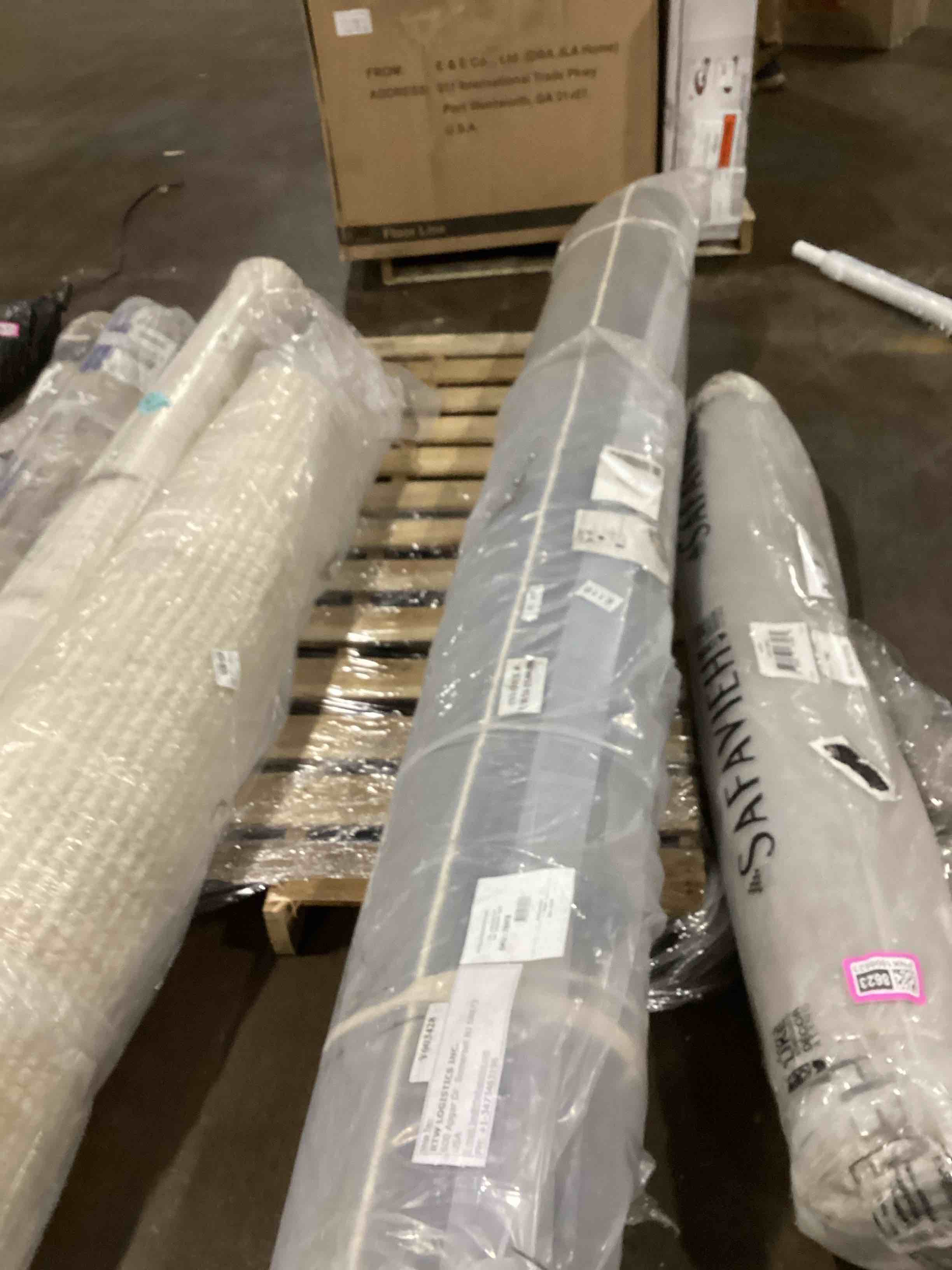 Condition photo showing Good Condition for black and white rug Wayfair 