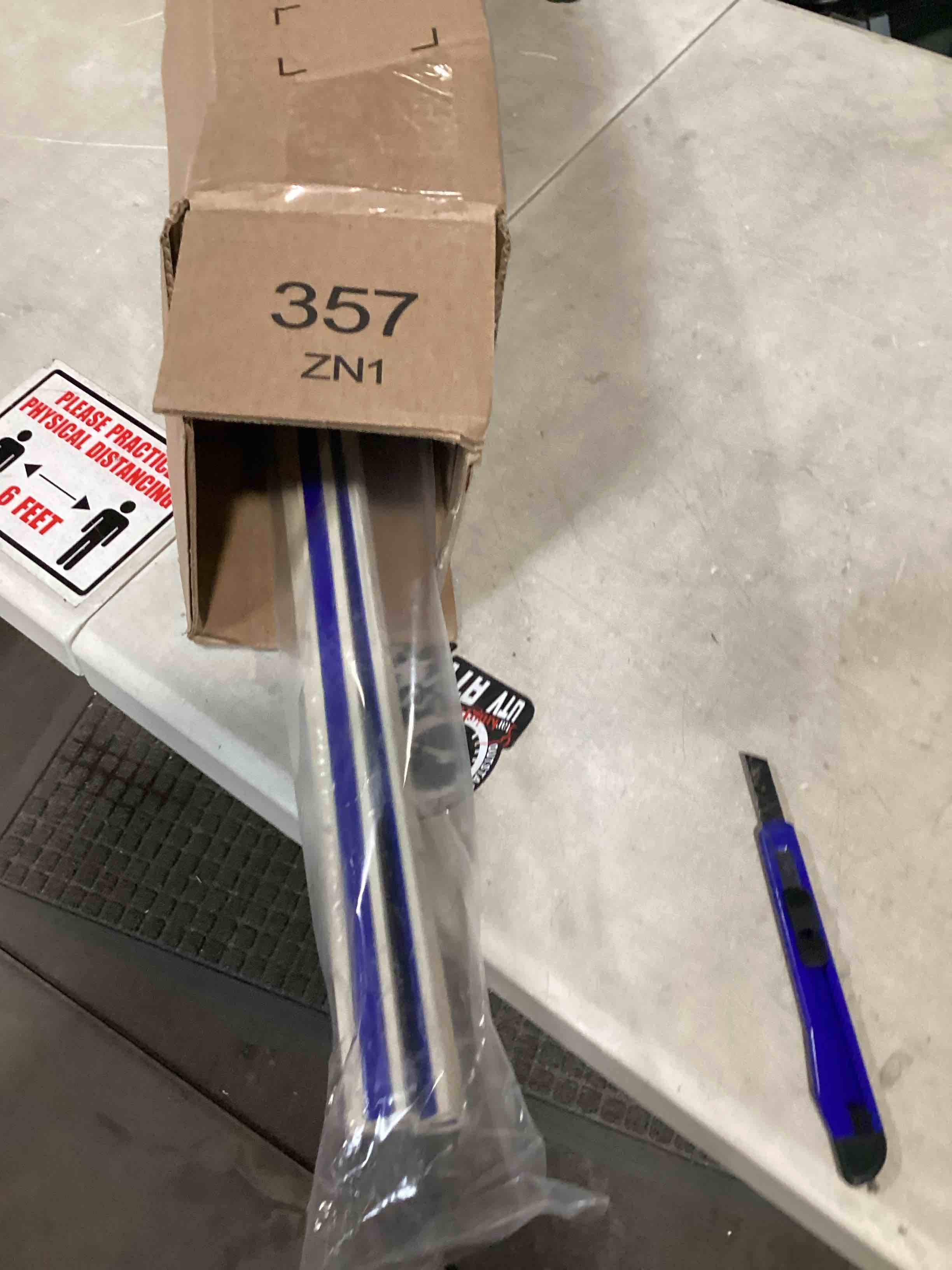 https://s3.amazonaws.com/lotting-images-prod/bidfta/PNK1808703_1742566872842.jpeg