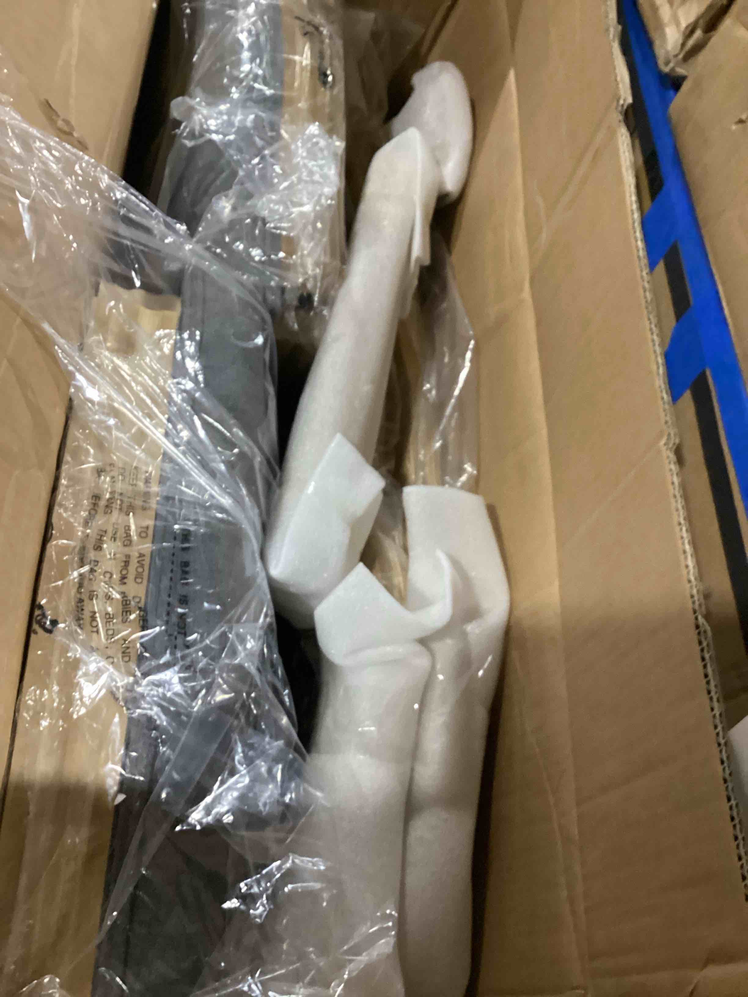 https://s3.amazonaws.com/lotting-images-prod/bidfta/PNK1810821_1742324257735.jpeg