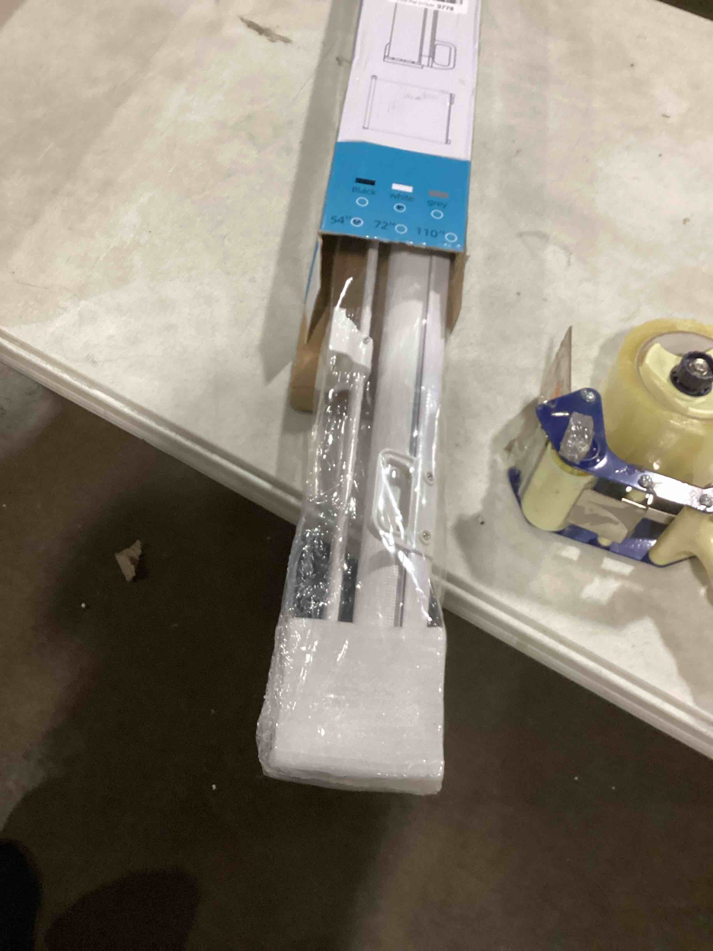 https://s3.amazonaws.com/lotting-images-prod/bidfta/PNK1812084_1743422052968.jpeg