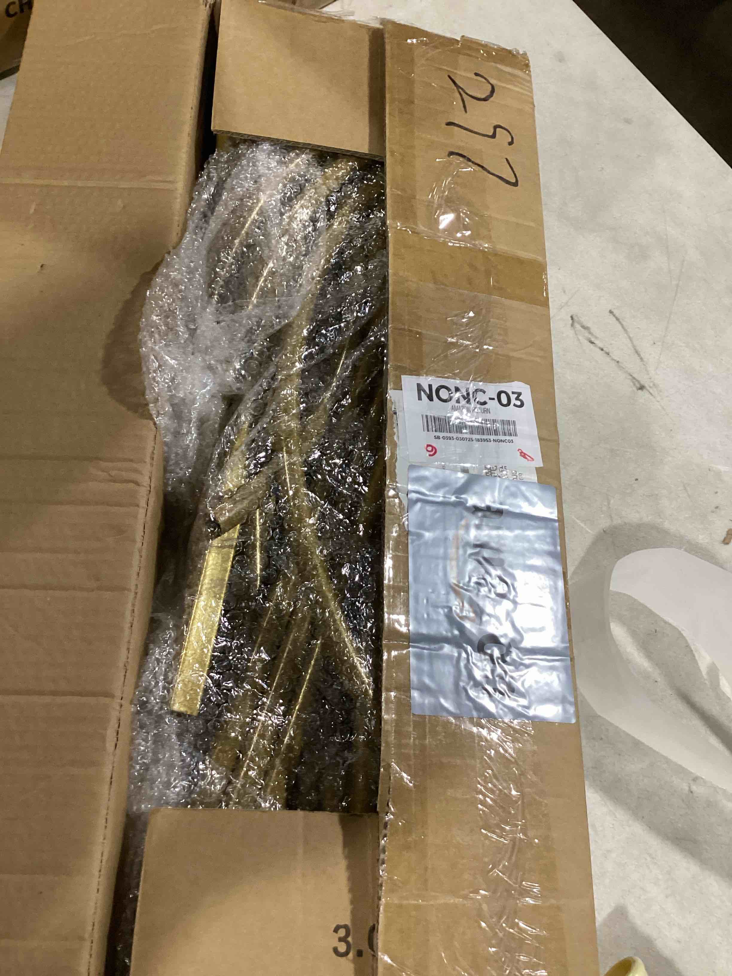 https://s3.amazonaws.com/lotting-images-prod/bidfta/PNK1812133_1743429321079.jpeg