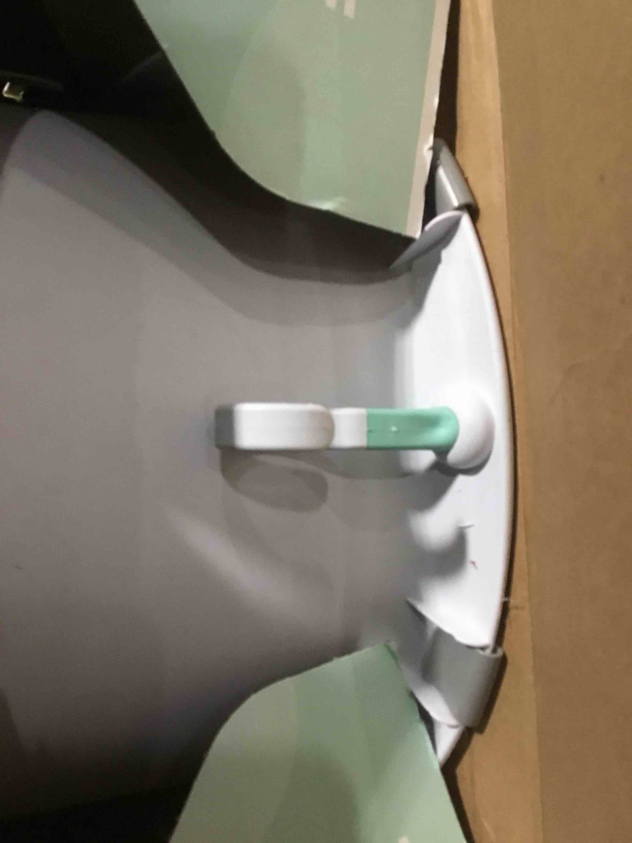 https://s3.amazonaws.com/lotting-images-prod/bidfta/PNK1813235_1741777983917.jpeg