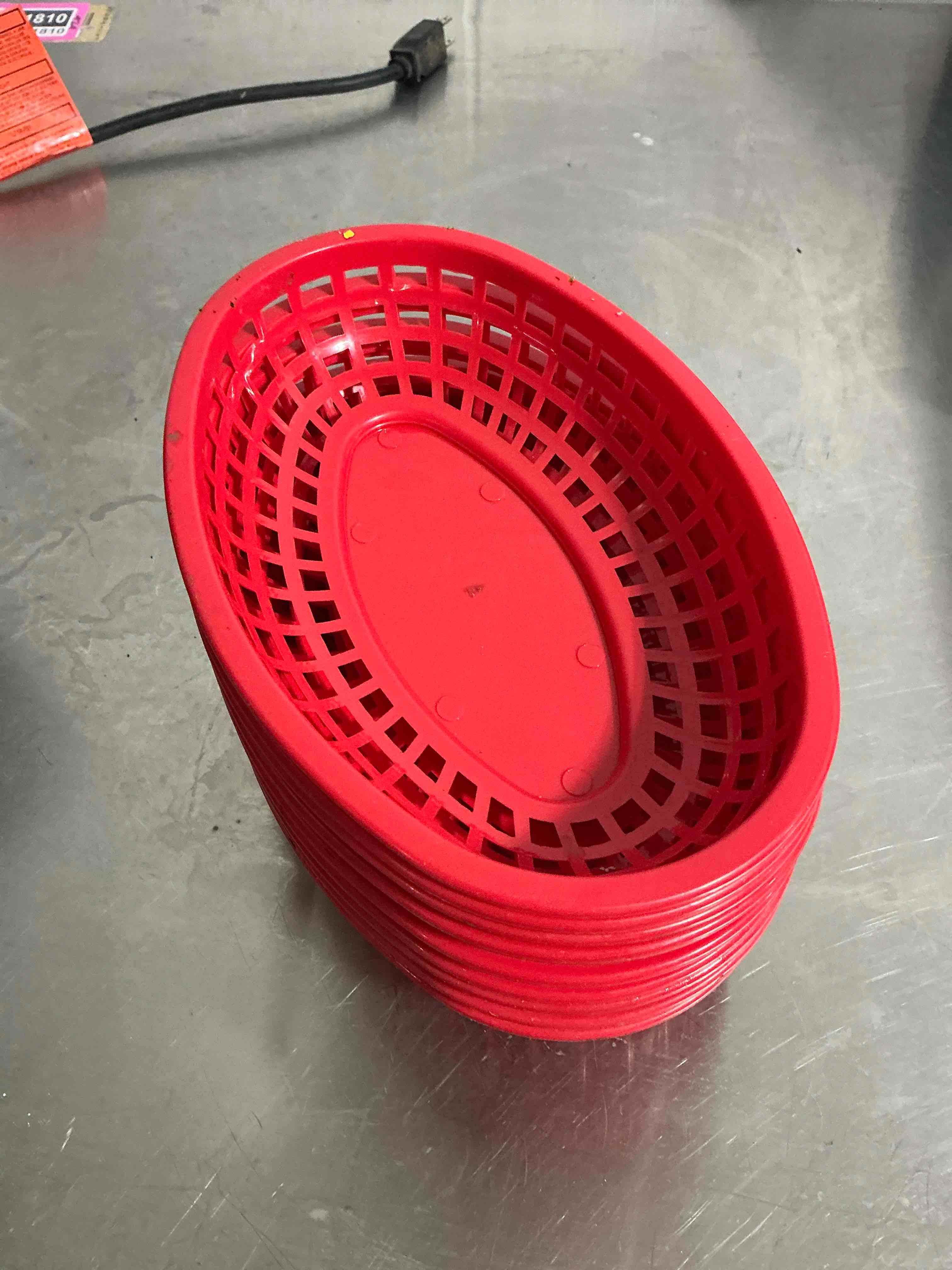 New Star Foodservice 44164 Fast Food Baskets, 9.25 x 6 inch Oval, Red