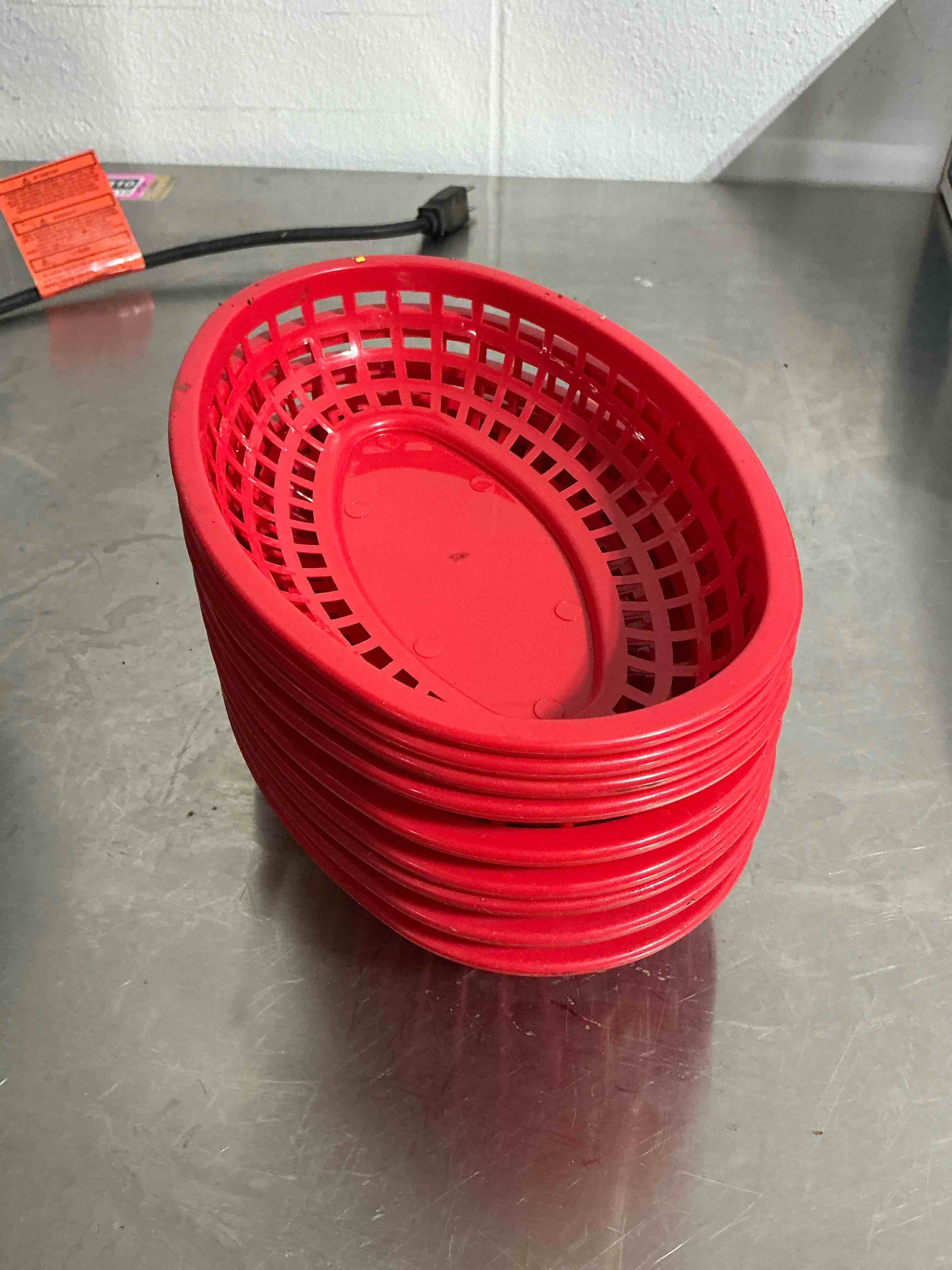 Condition photo showing As Is for New Star Foodservice 44164 Fast Food Baskets, 9.25 x 6 inch Oval, Red