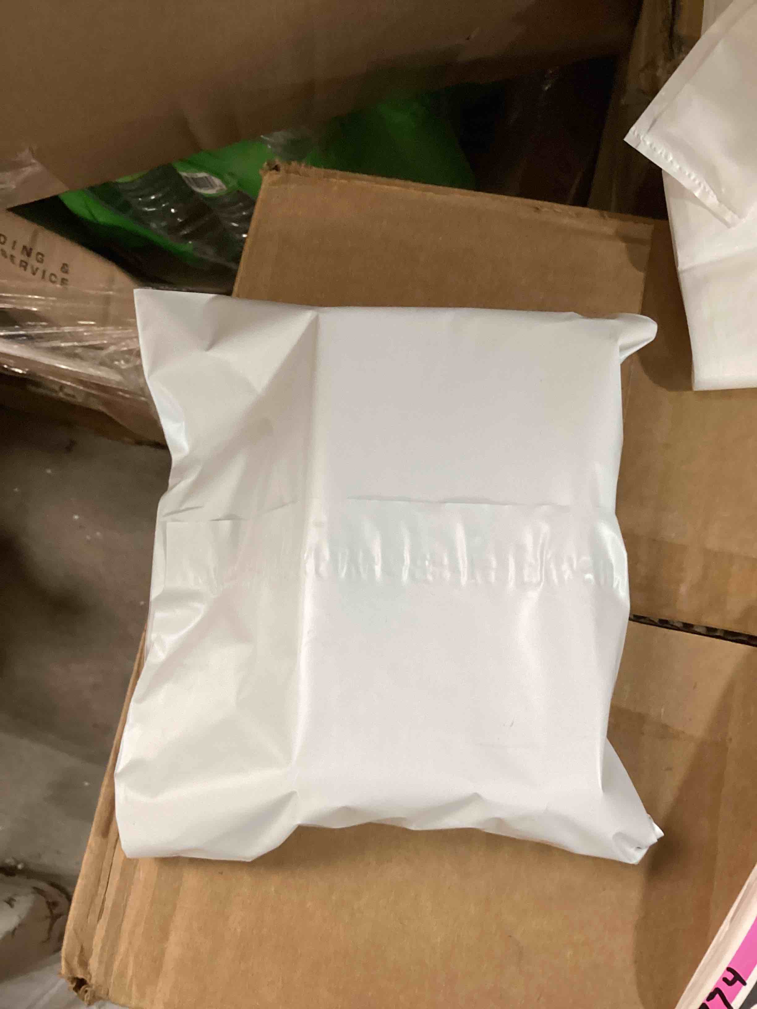 https://s3.amazonaws.com/lotting-images-prod/bidfta/PNK1822510_1746372911233.jpeg