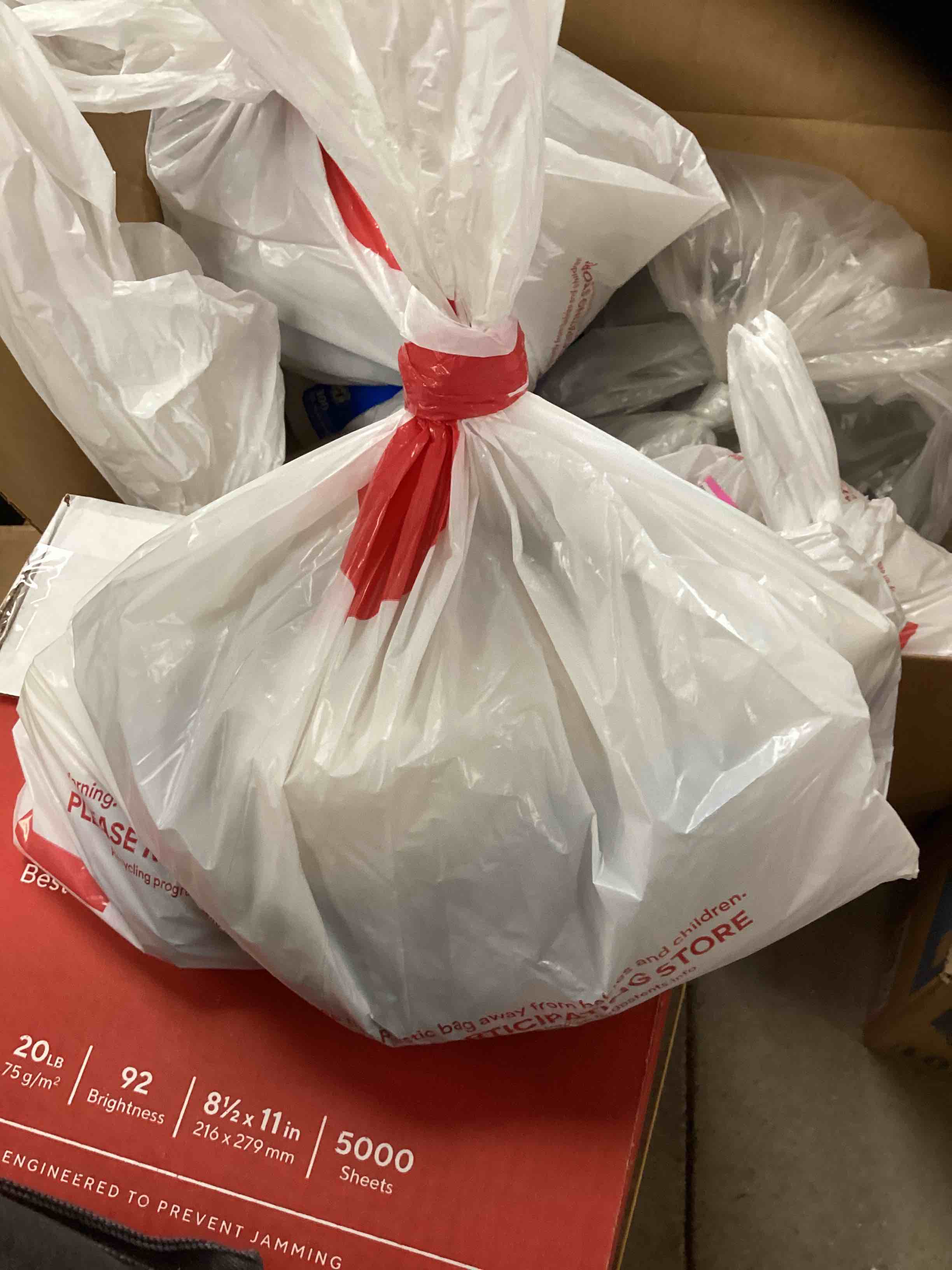 https://s3.amazonaws.com/lotting-images-prod/bidfta/PNK1822554_1746393765228.jpeg