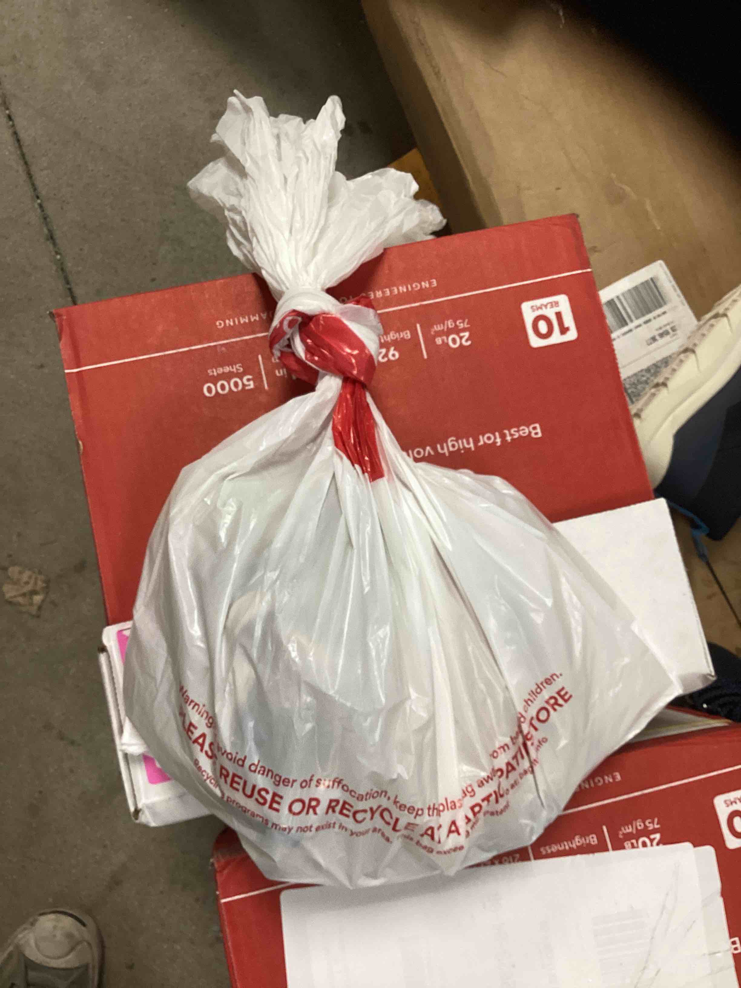 https://s3.amazonaws.com/lotting-images-prod/bidfta/PNK1822557_1746392617435.jpeg