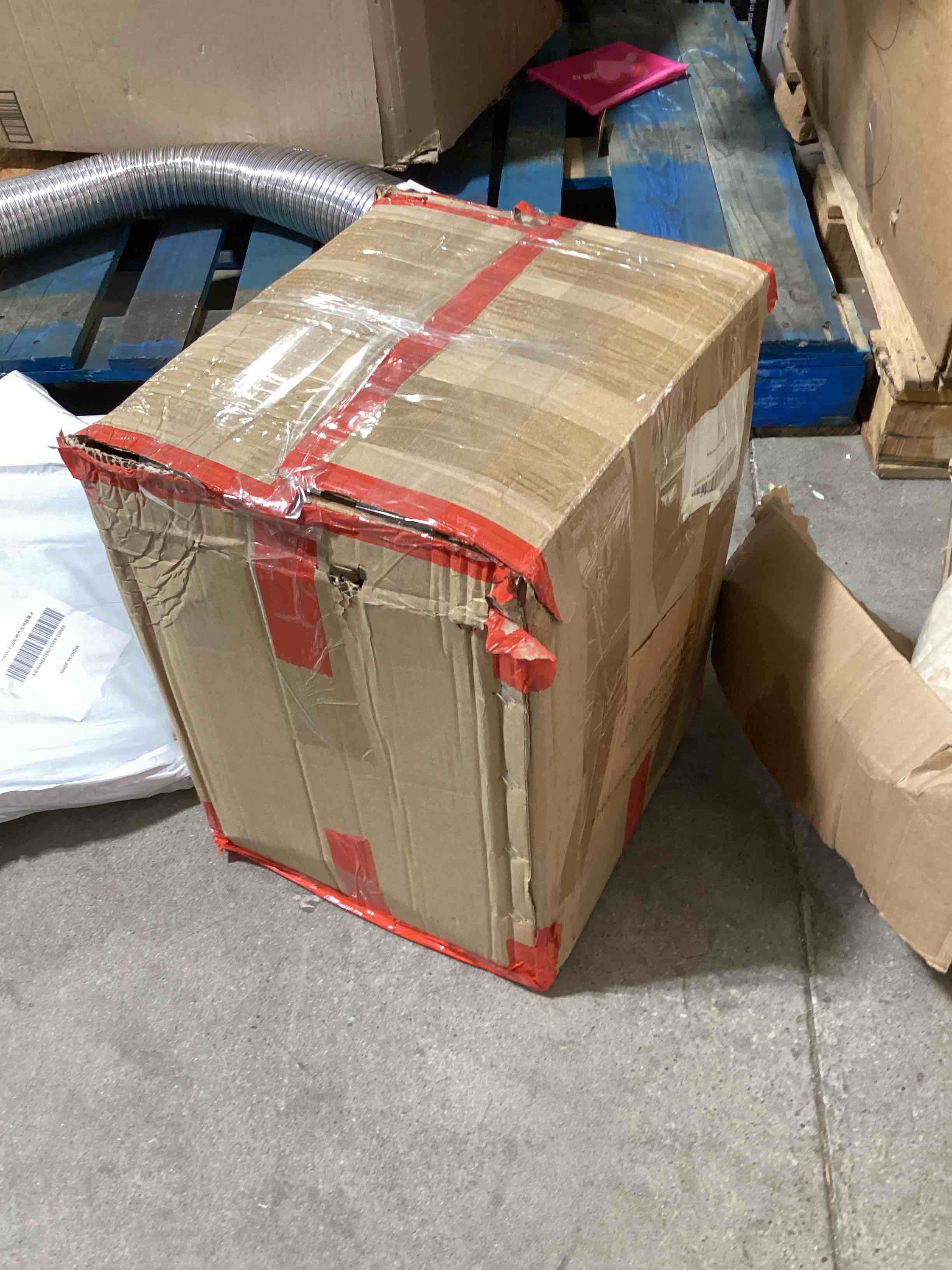 https://s3.amazonaws.com/lotting-images-prod/bidfta/PNK1822614_1746463453263.jpeg