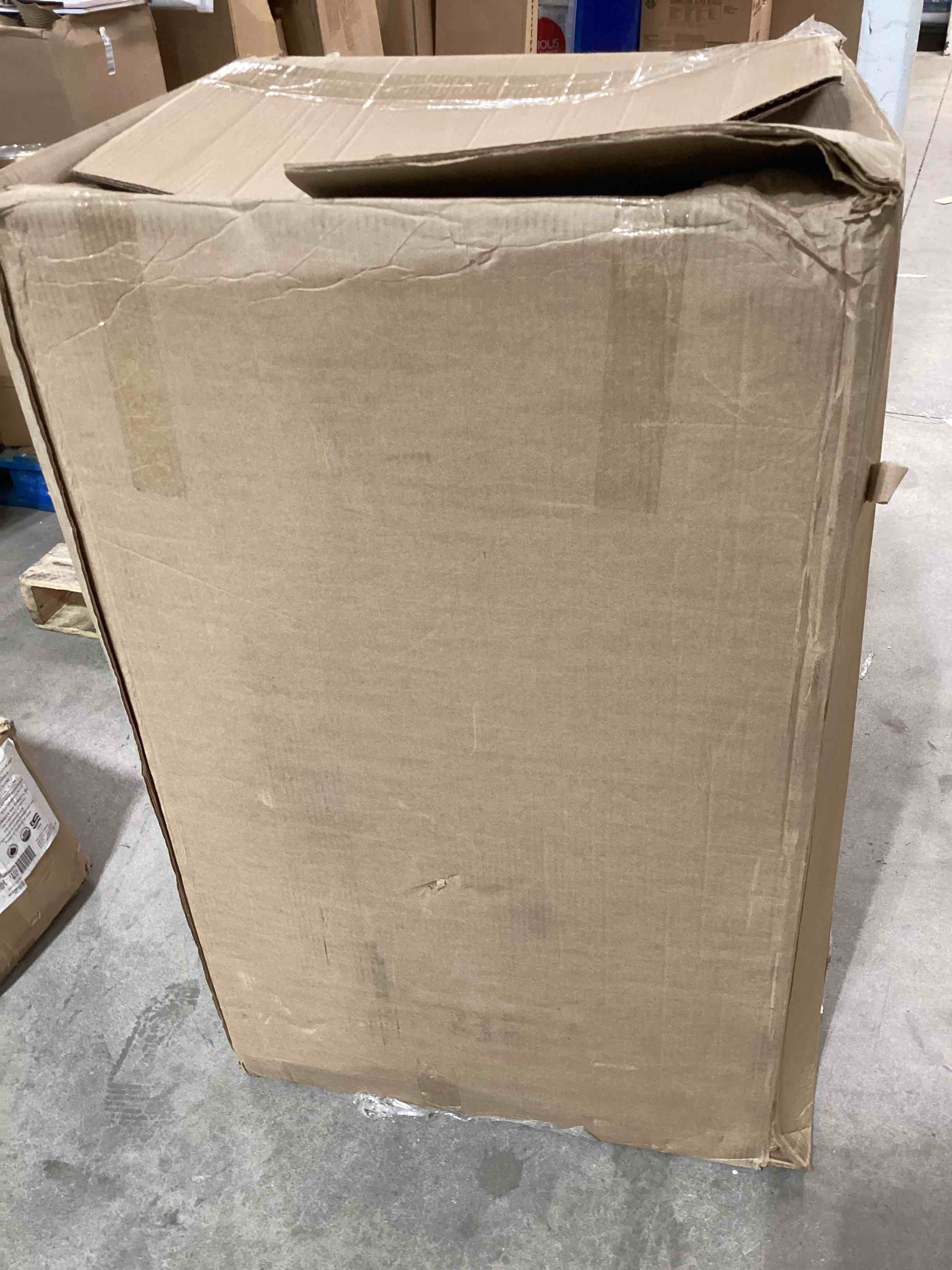 https://s3.amazonaws.com/lotting-images-prod/bidfta/PNK1822616_1746463015798.jpeg