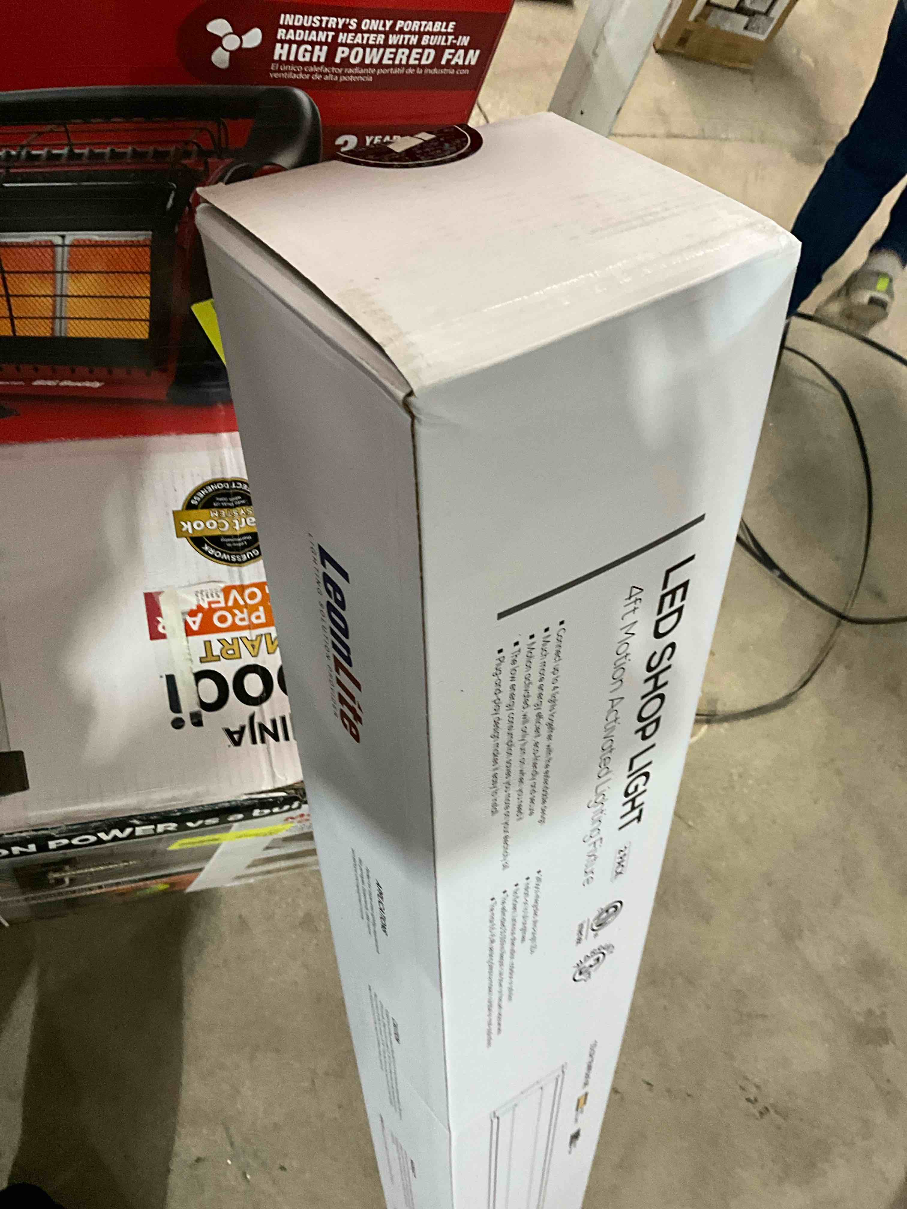 https://s3.amazonaws.com/lotting-images-prod/bidfta/PNK1828702_1742998797735.jpeg