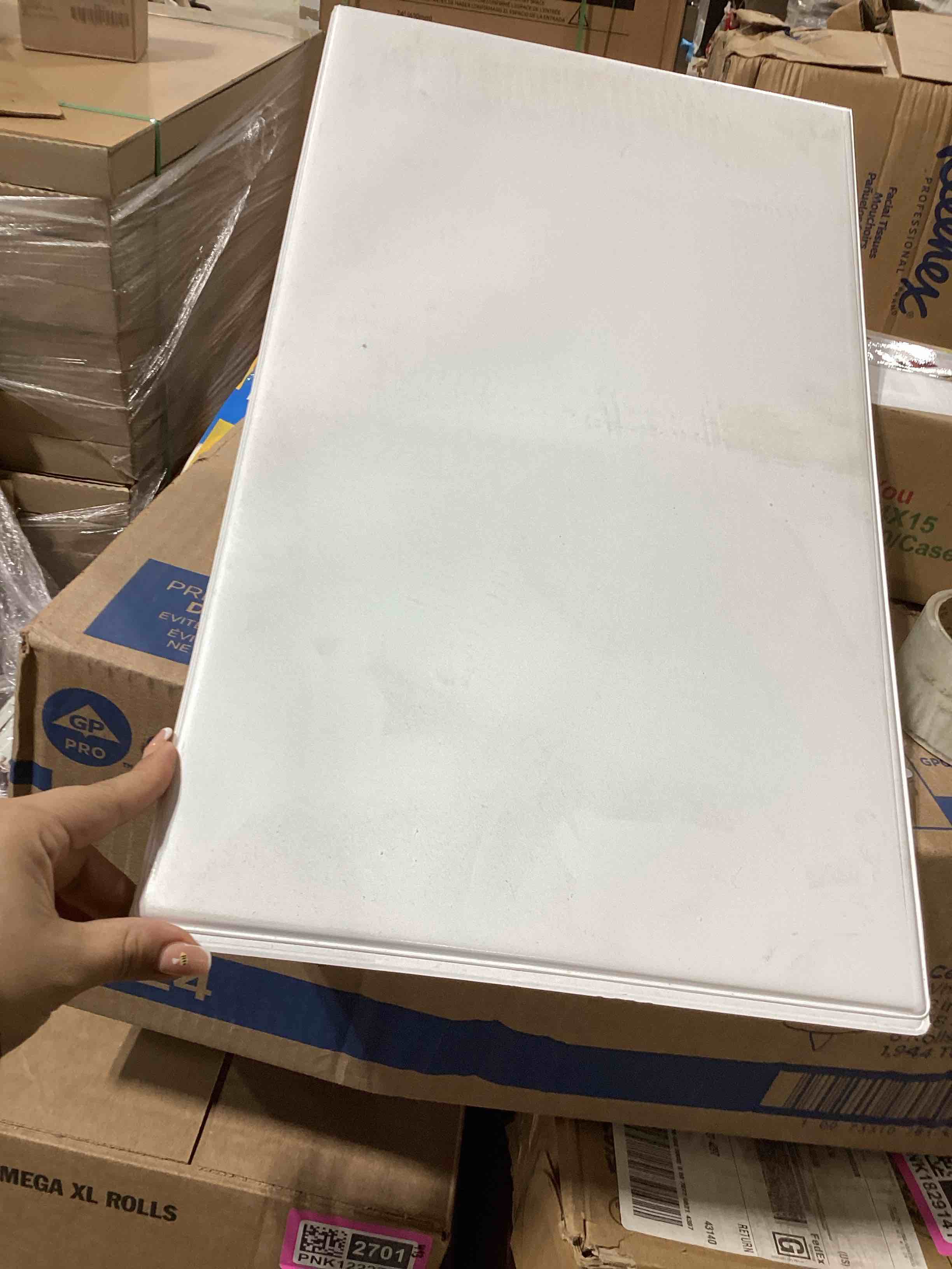 https://s3.amazonaws.com/lotting-images-prod/bidfta/PNK1829142_1743801823774.jpeg
