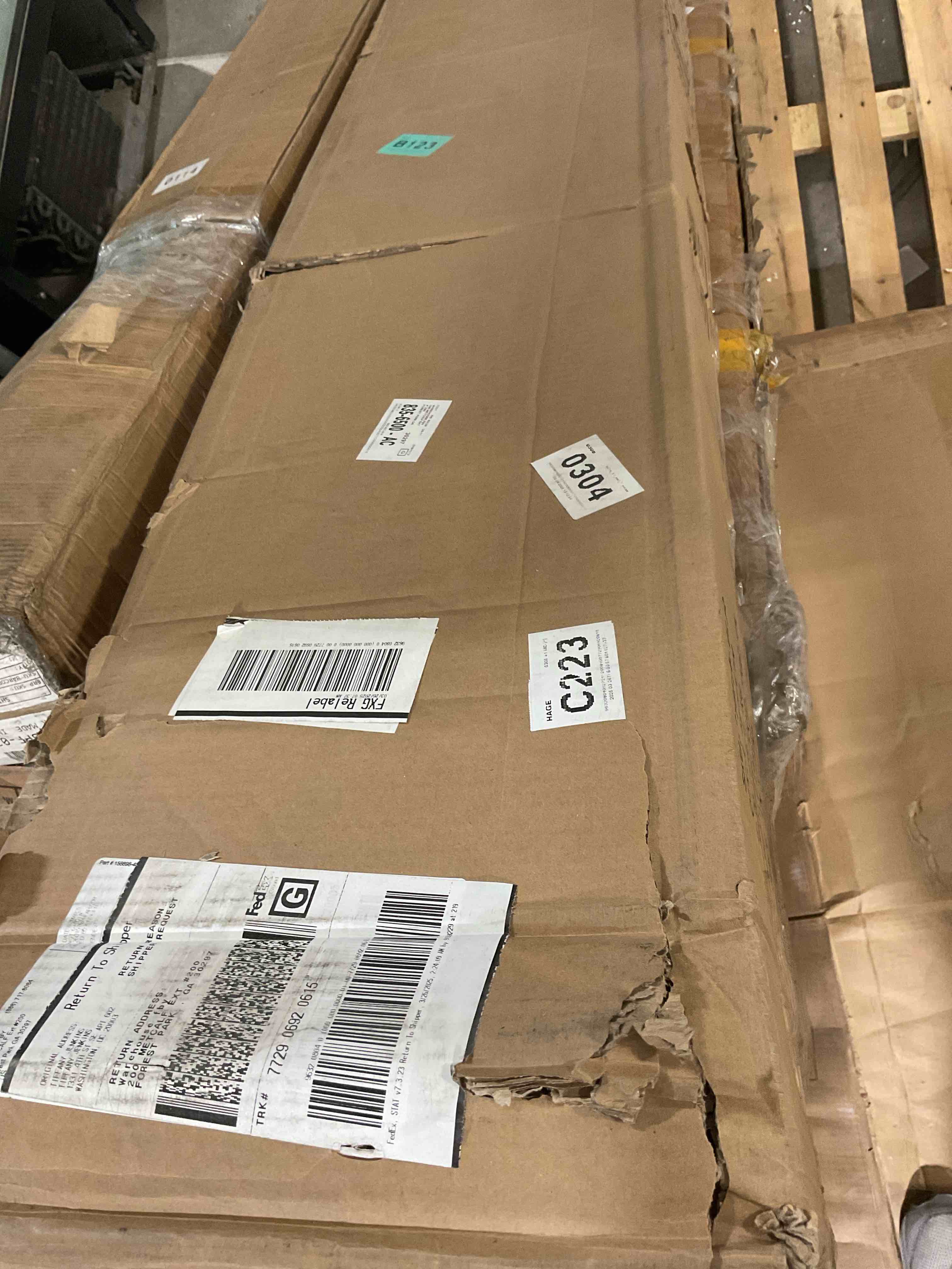 https://s3.amazonaws.com/lotting-images-prod/bidfta/PNK1830319_1750689341935.jpeg