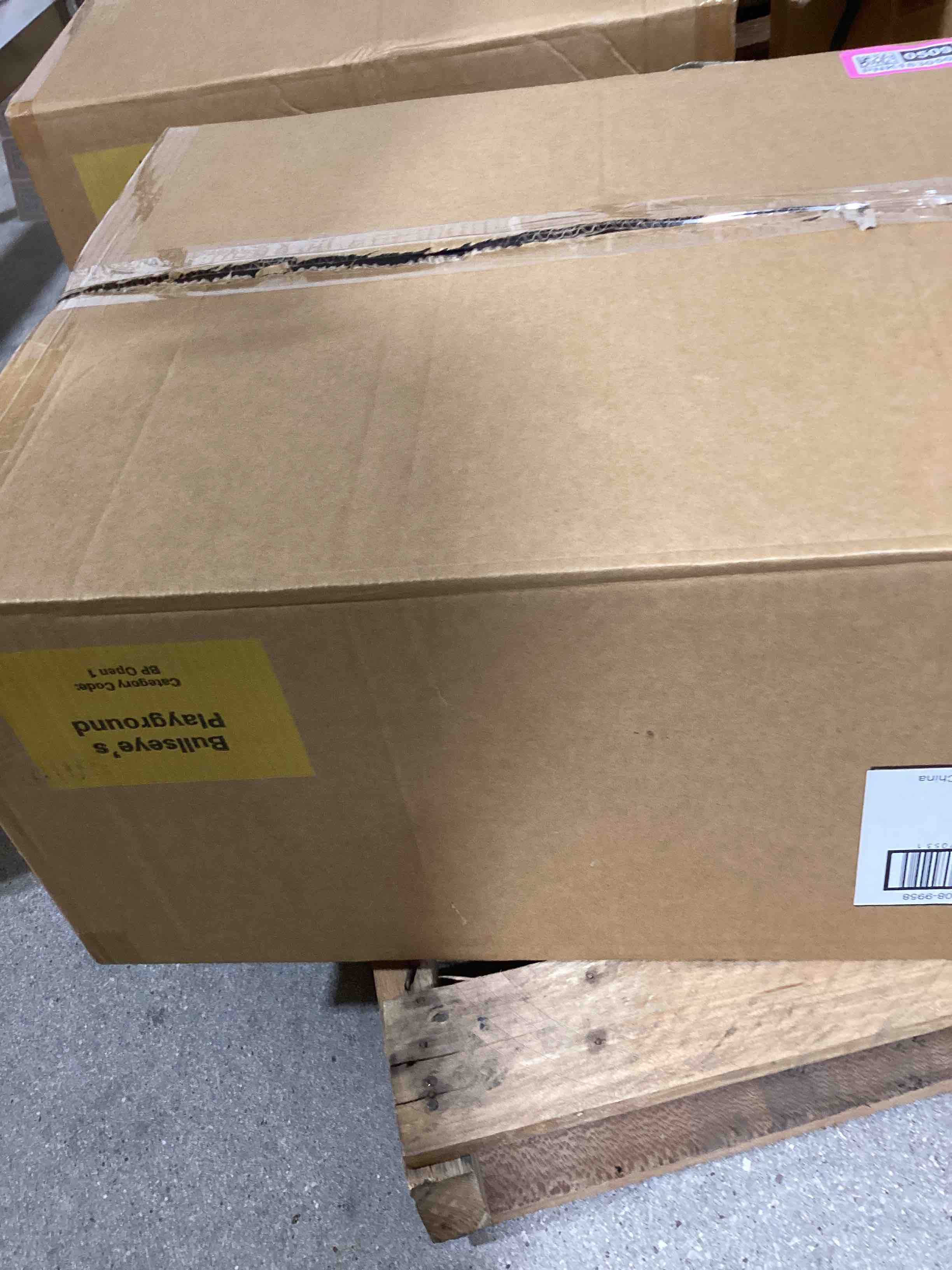 https://s3.amazonaws.com/lotting-images-prod/bidfta/PNK1830509_1750773121836.jpeg