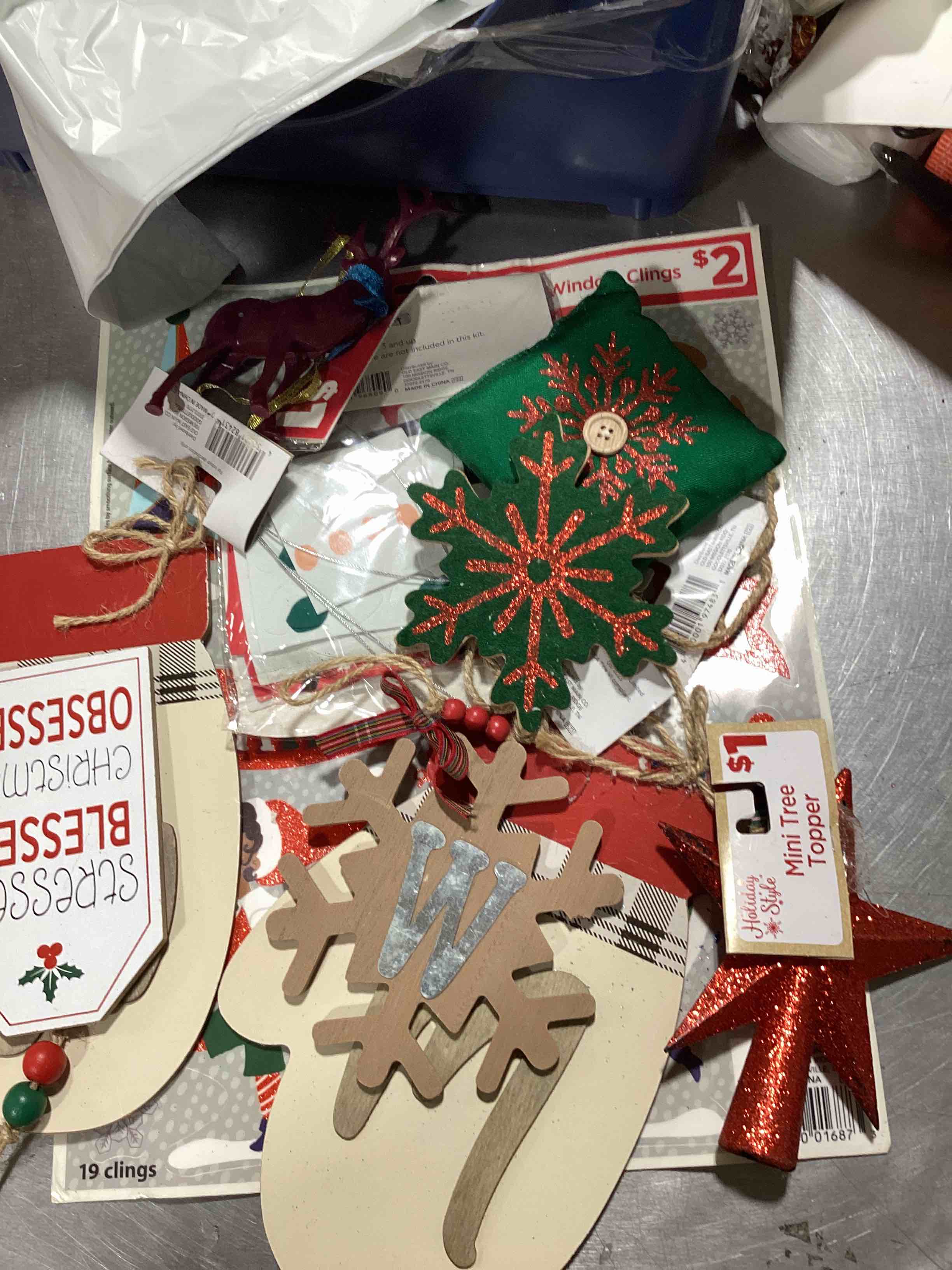 Assorted Christmas items 