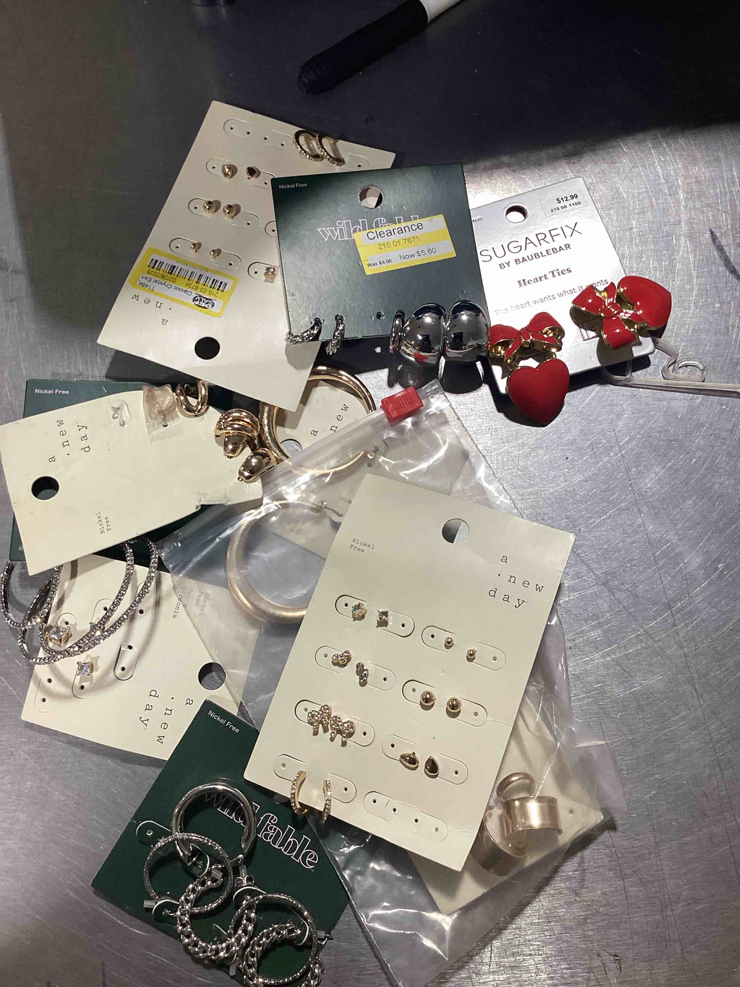 Assorted ear rings 
