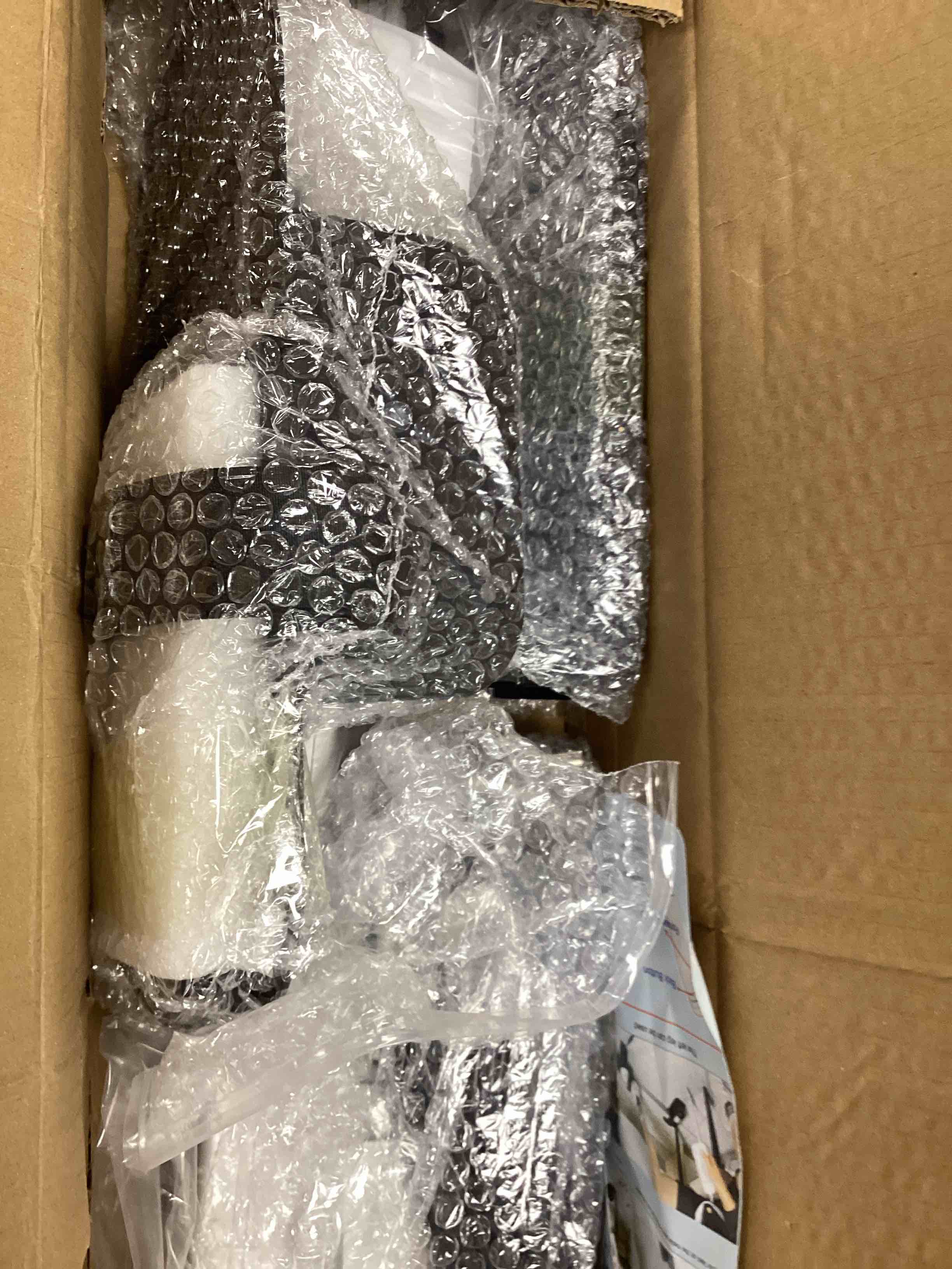https://s3.amazonaws.com/lotting-images-prod/bidfta/PNK1831738_1752615187138.jpeg
