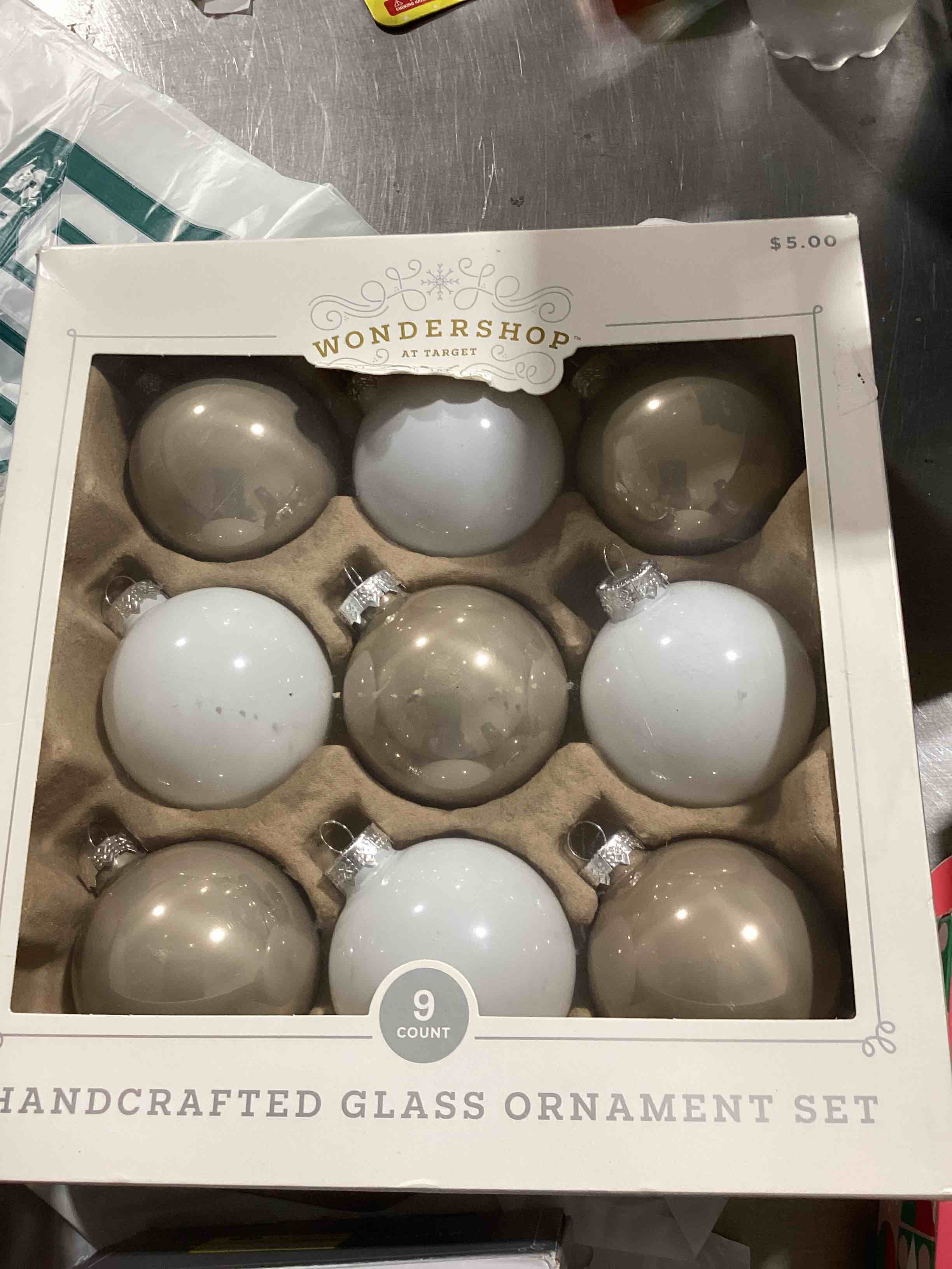 Assorted Christmas items 
