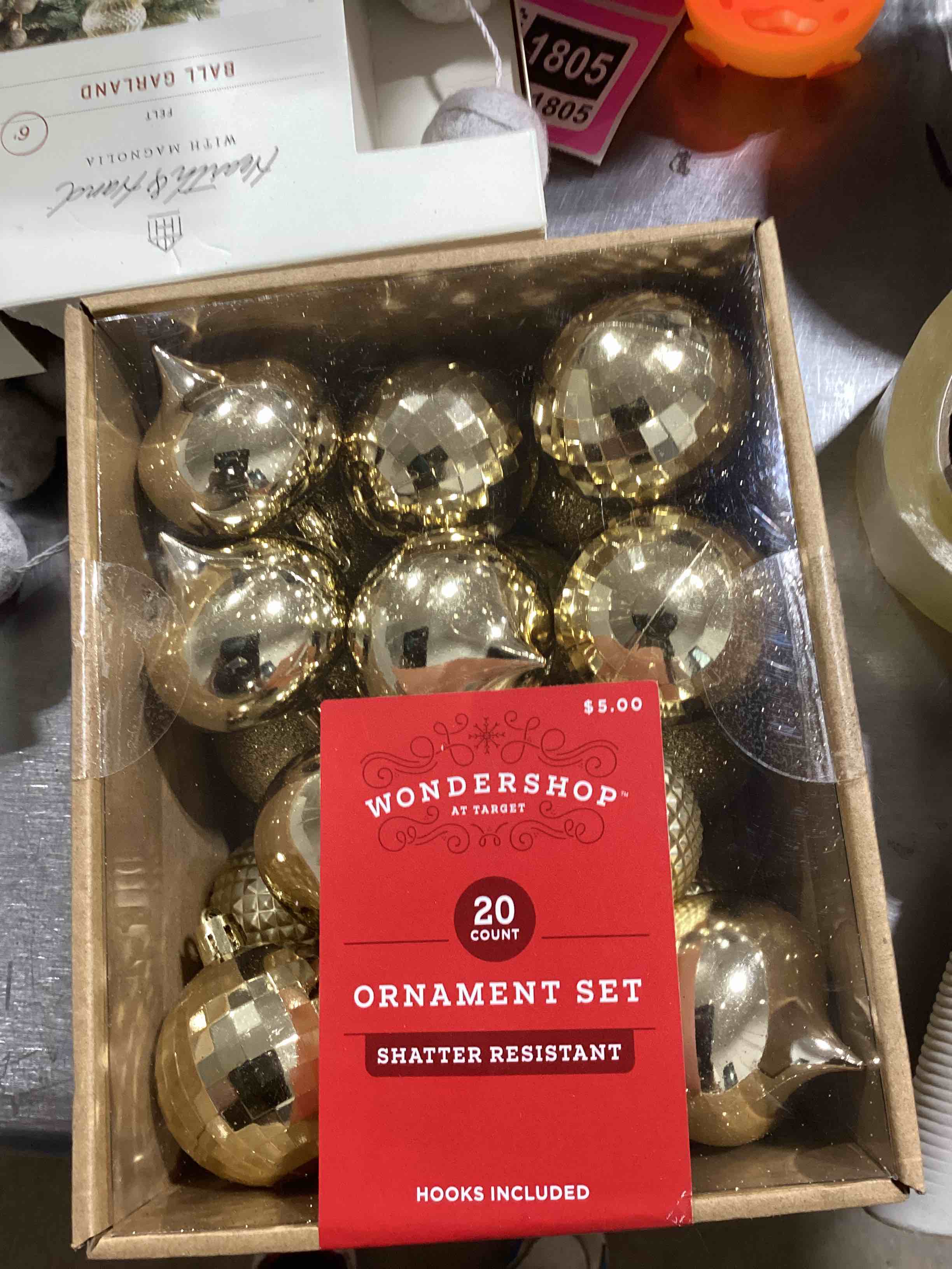 Assorted Christmas items 