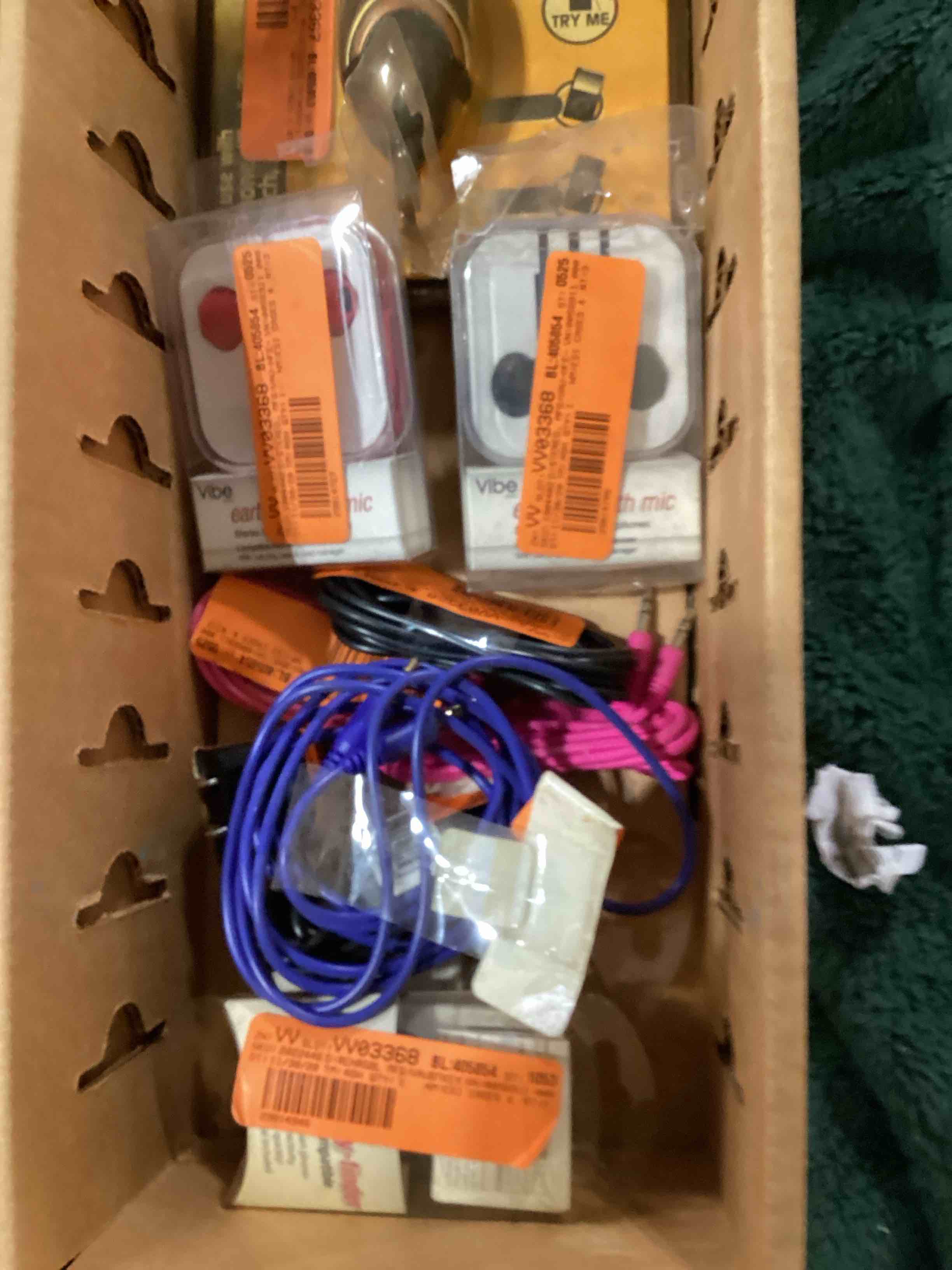 https://s3.amazonaws.com/lotting-images-prod/bidfta/PNK1832152_1752863521316.jpeg