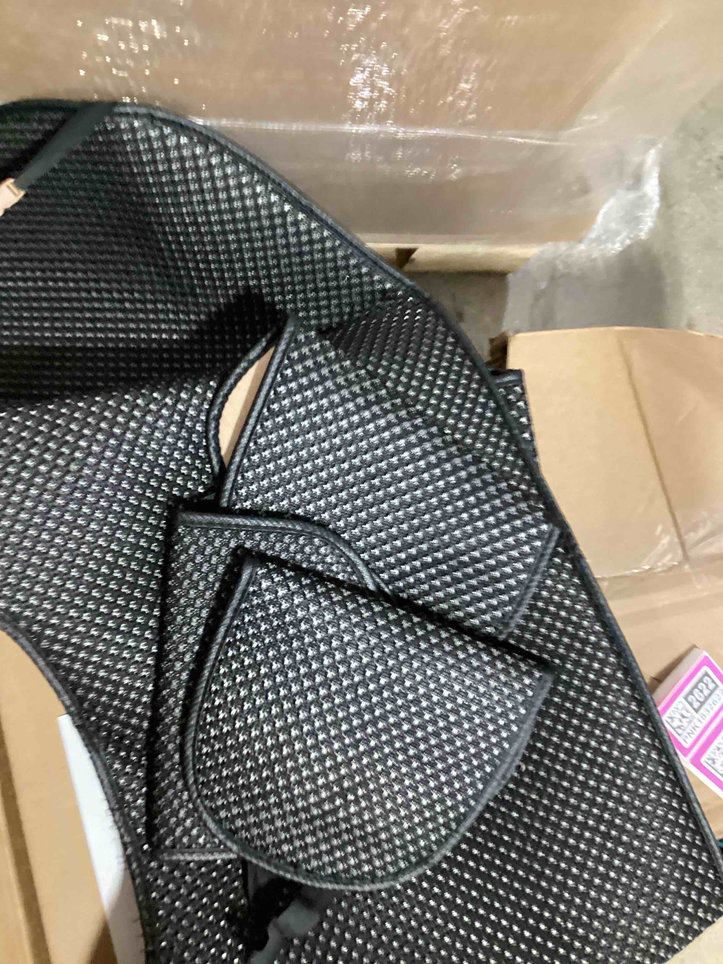https://s3.amazonaws.com/lotting-images-prod/bidfta/PNK1832623_1753208343192.jpeg