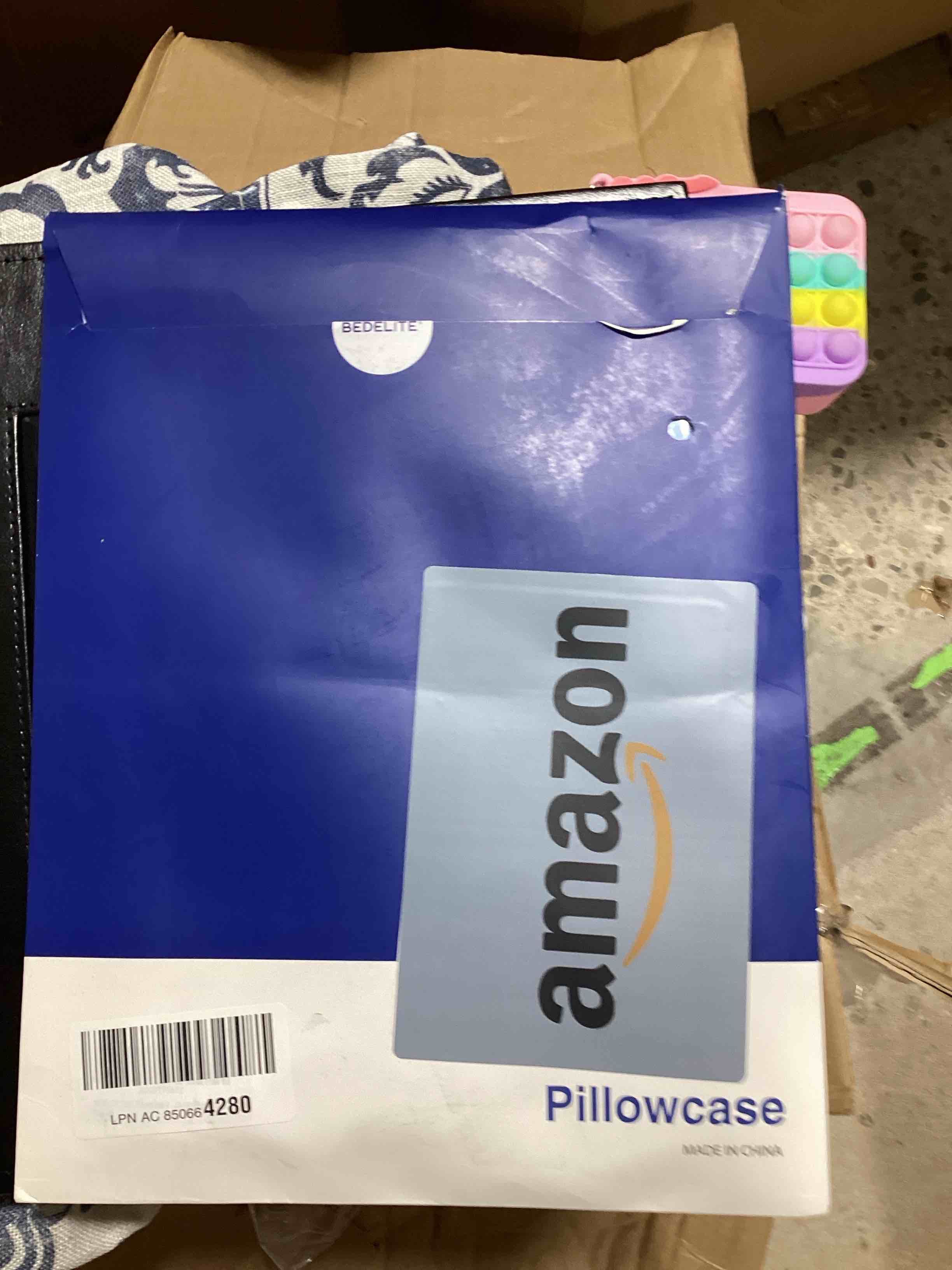 https://s3.amazonaws.com/lotting-images-prod/bidfta/PNK1833103_1753718378663.jpeg