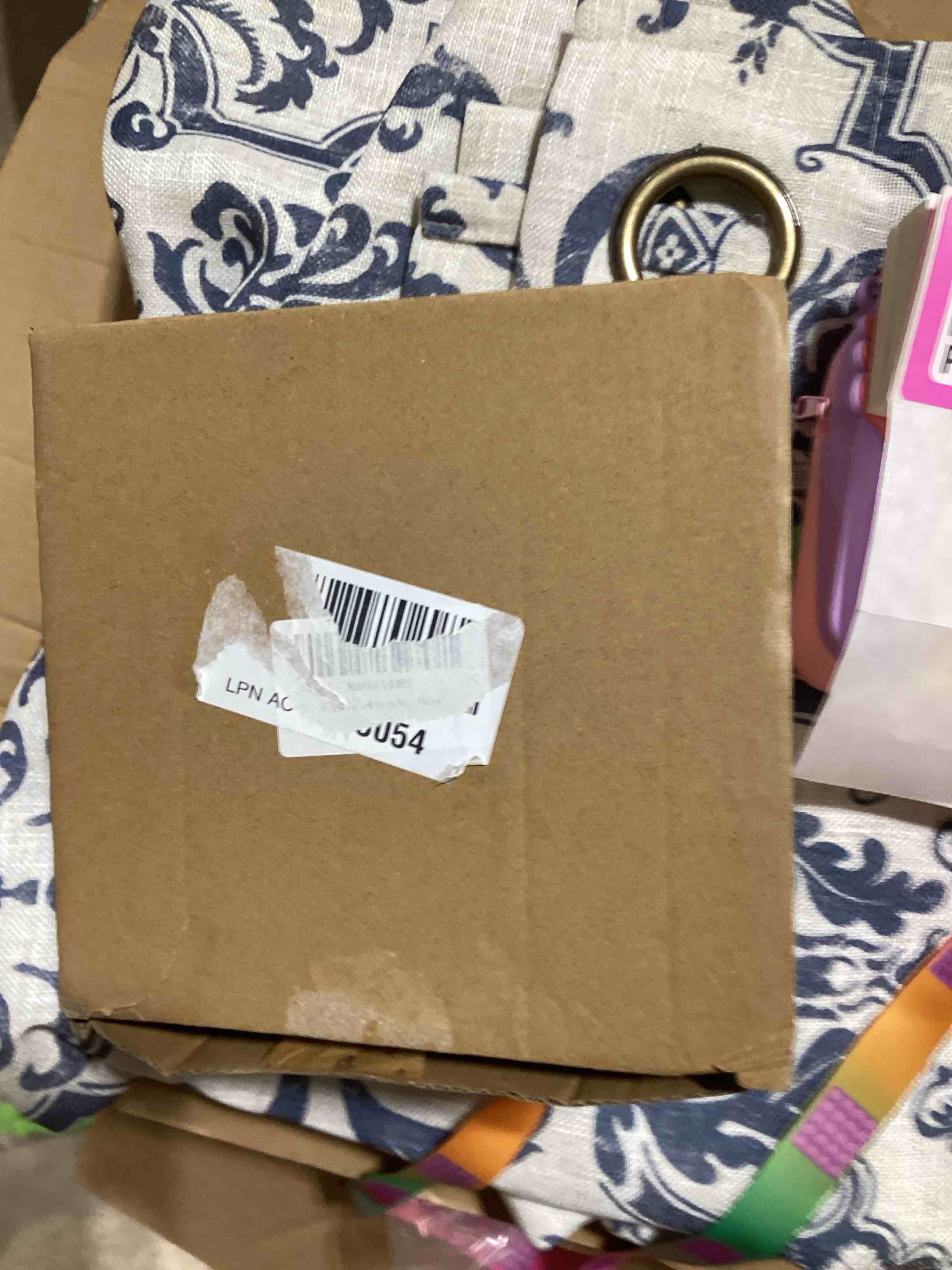 https://s3.amazonaws.com/lotting-images-prod/bidfta/PNK1833111_1753717570420.jpeg