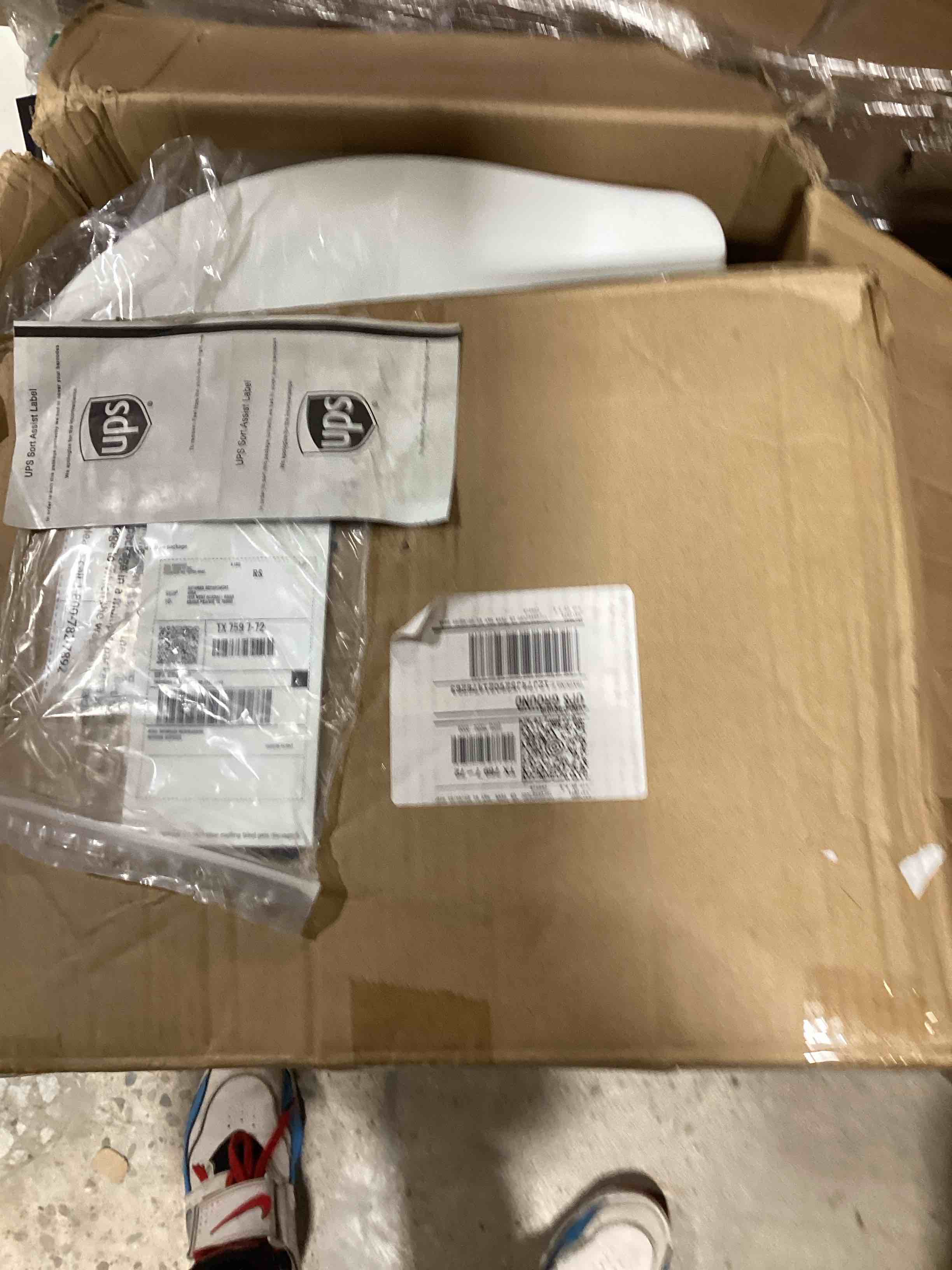https://s3.amazonaws.com/lotting-images-prod/bidfta/PNK1833209_1753885447564.jpeg
