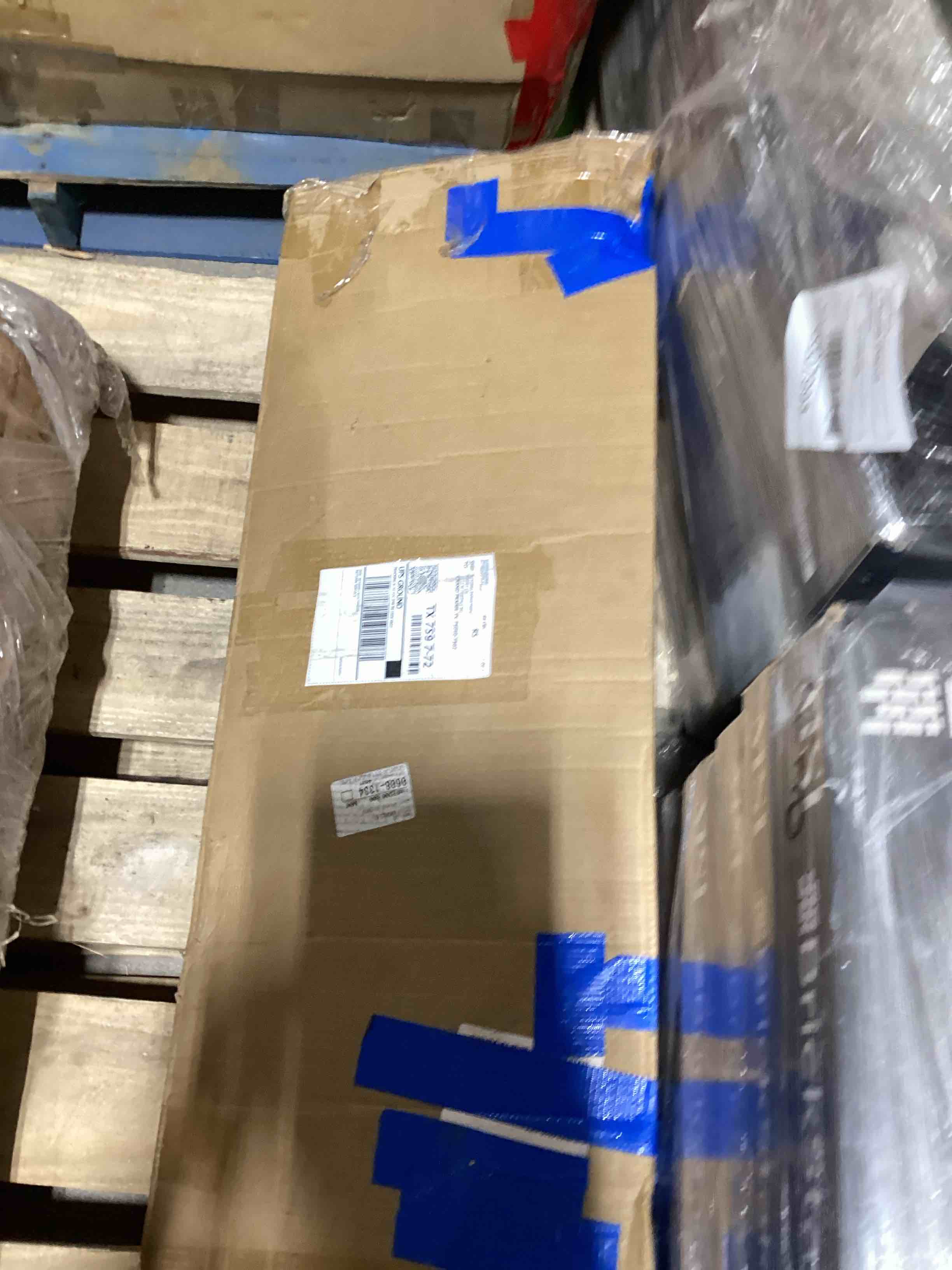 https://s3.amazonaws.com/lotting-images-prod/bidfta/PNK1833328_1753980158912.jpeg