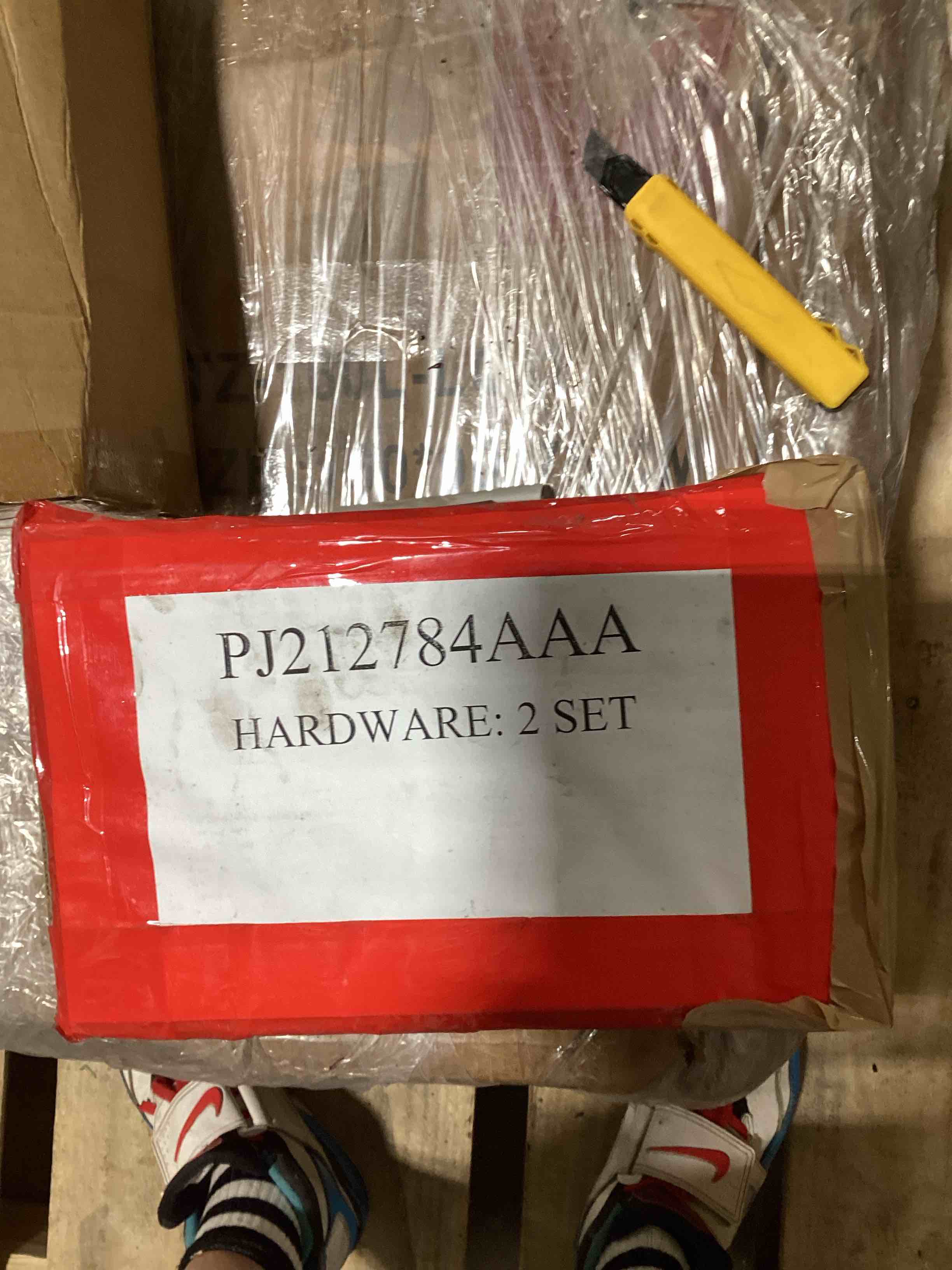 https://s3.amazonaws.com/lotting-images-prod/bidfta/PNK1833331_1753981553887.jpeg