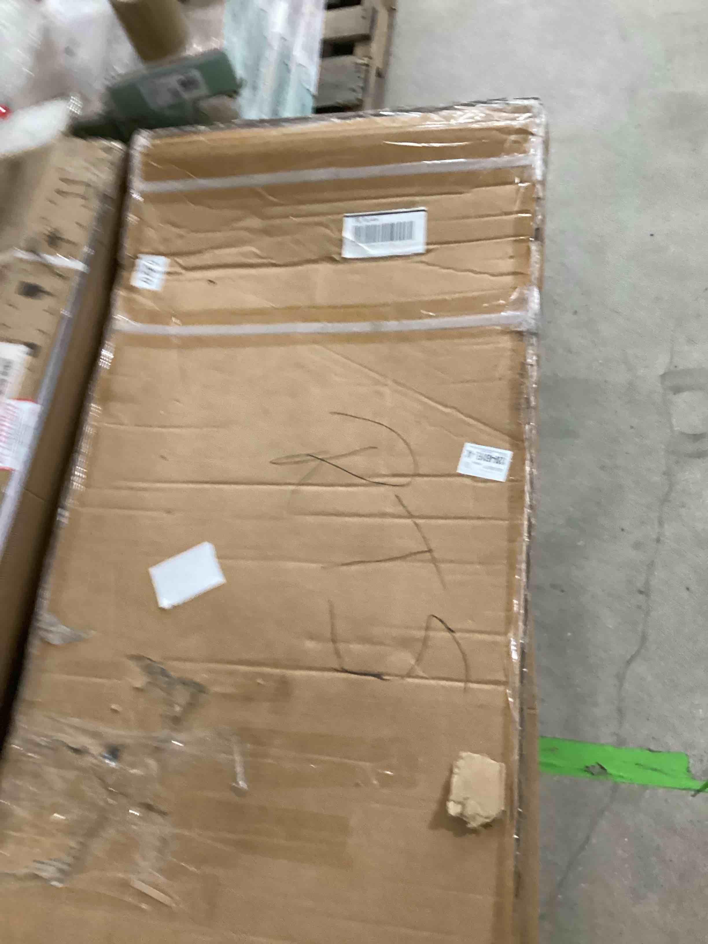 https://s3.amazonaws.com/lotting-images-prod/bidfta/PNK1833362_1754071889645.jpeg