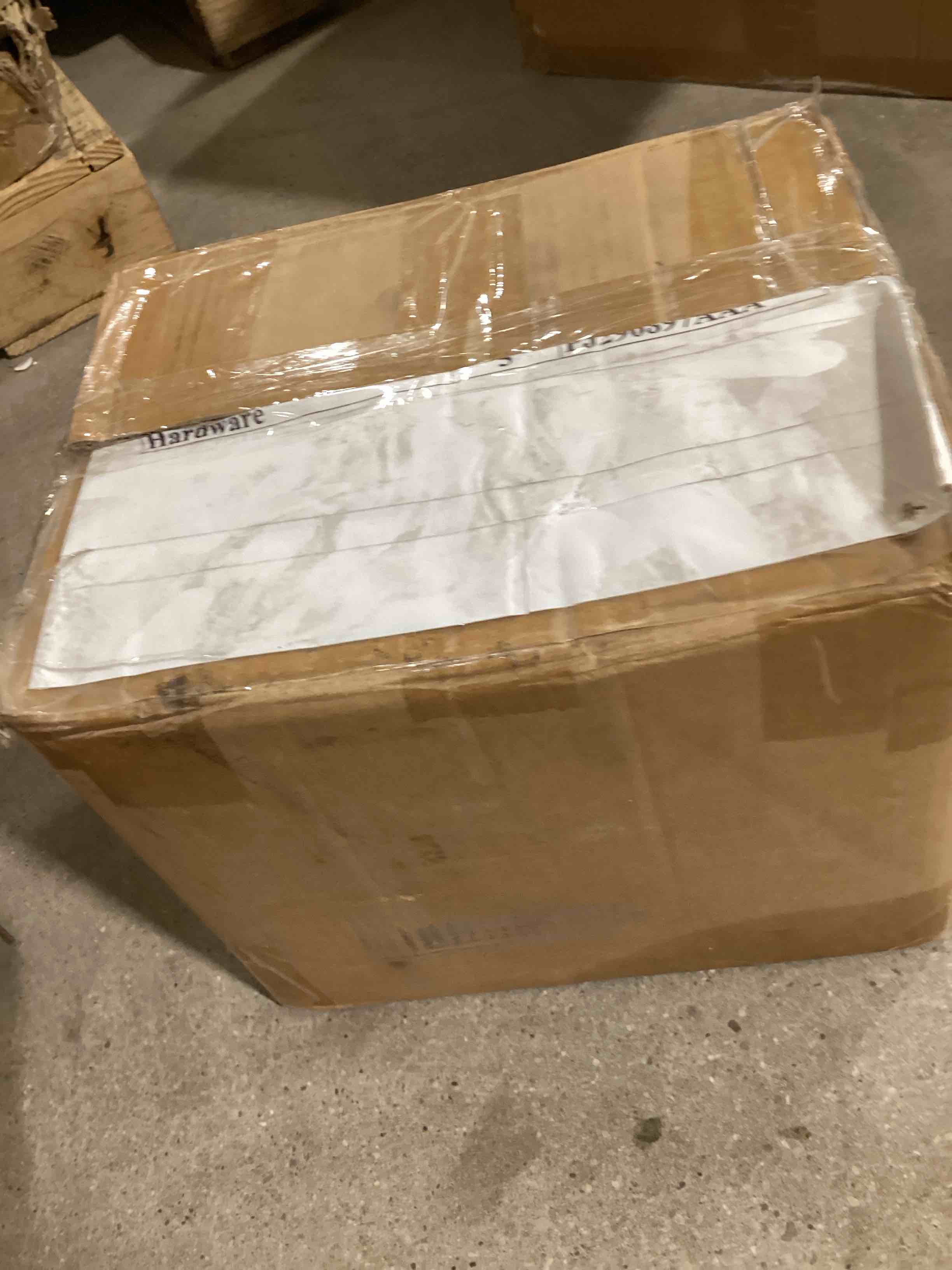 https://s3.amazonaws.com/lotting-images-prod/bidfta/PNK1833375_1754069661339.jpeg