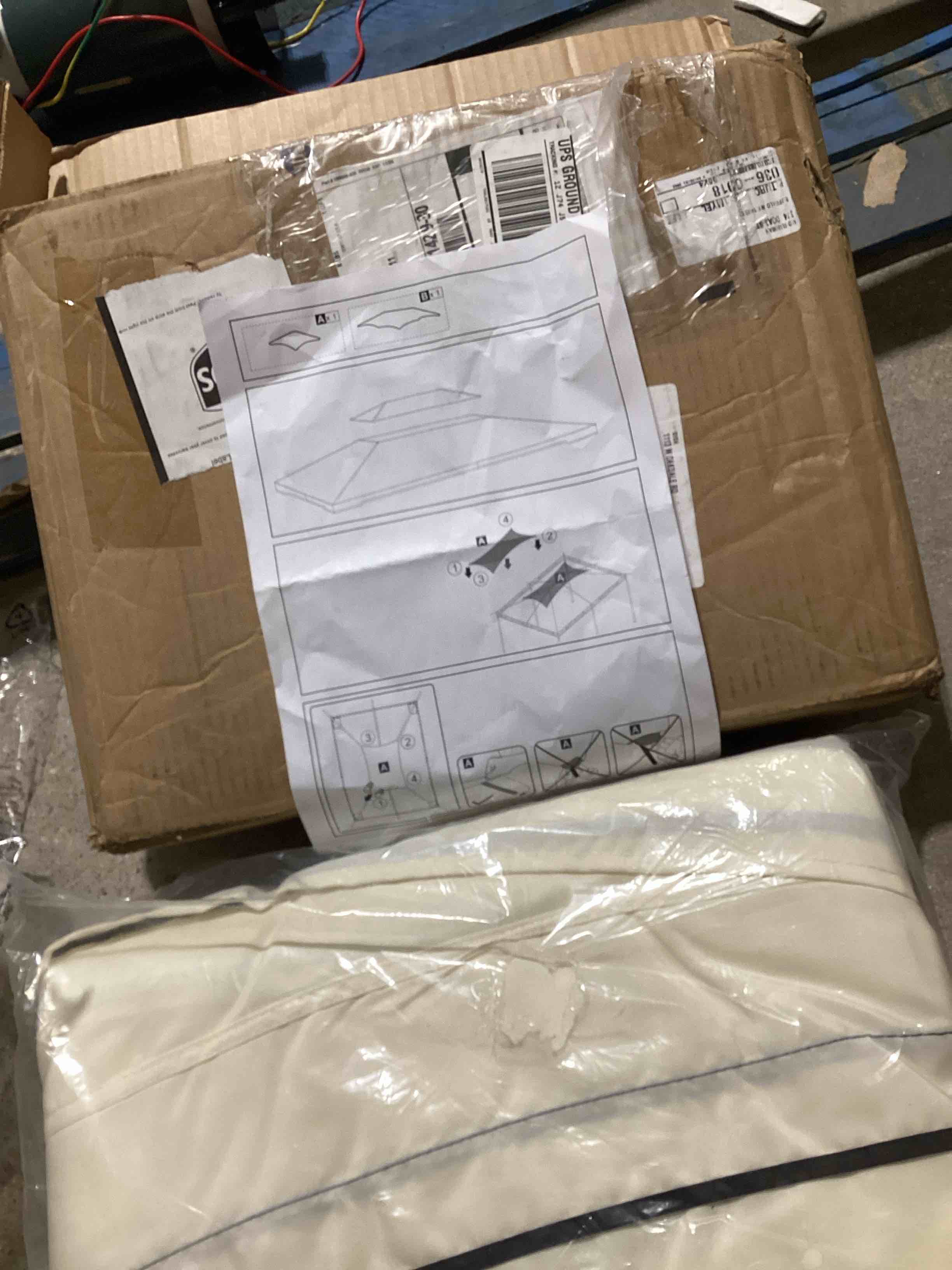 https://s3.amazonaws.com/lotting-images-prod/bidfta/PNK1833384_1754061220785.jpeg