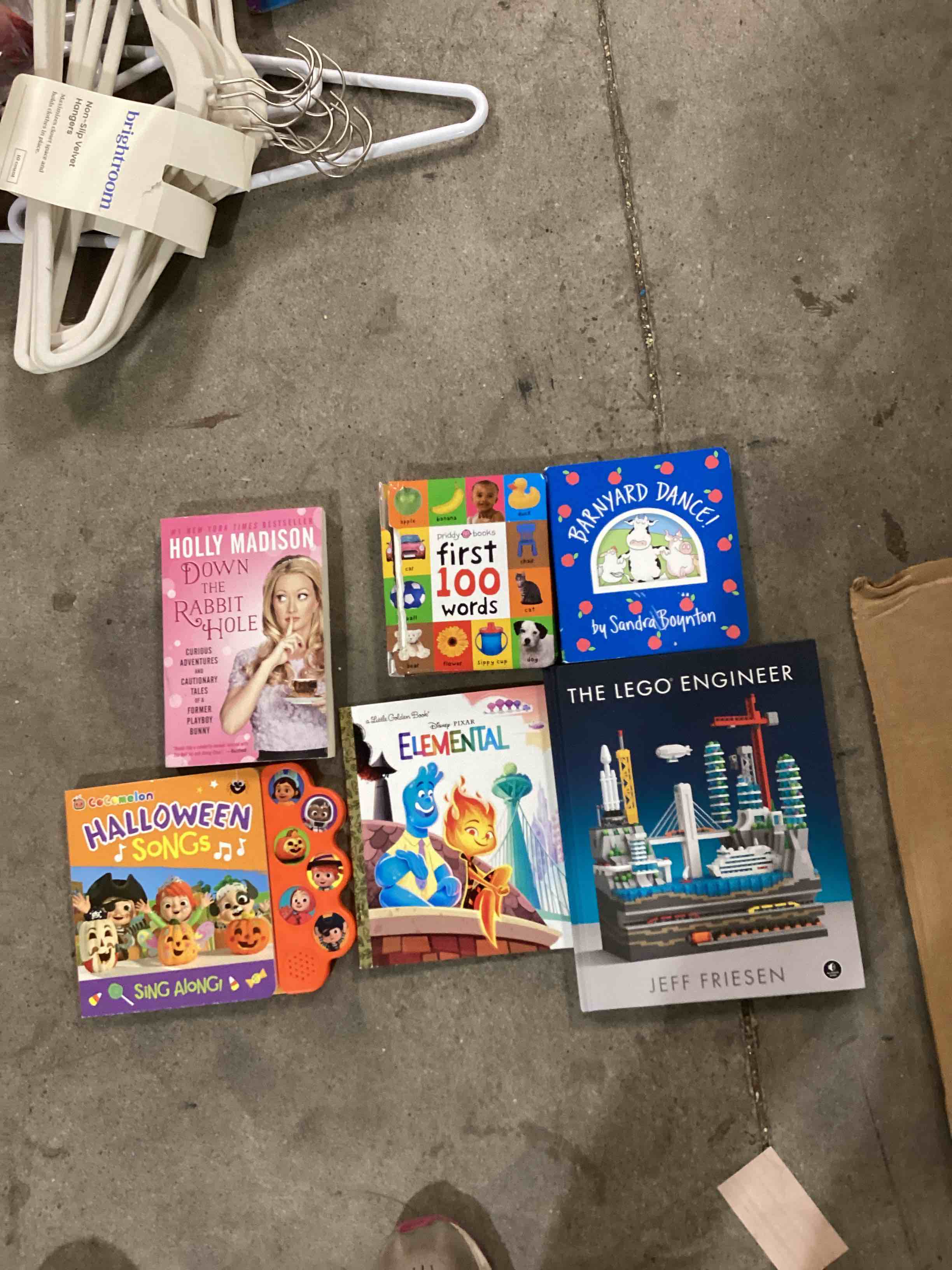 Assorted books 