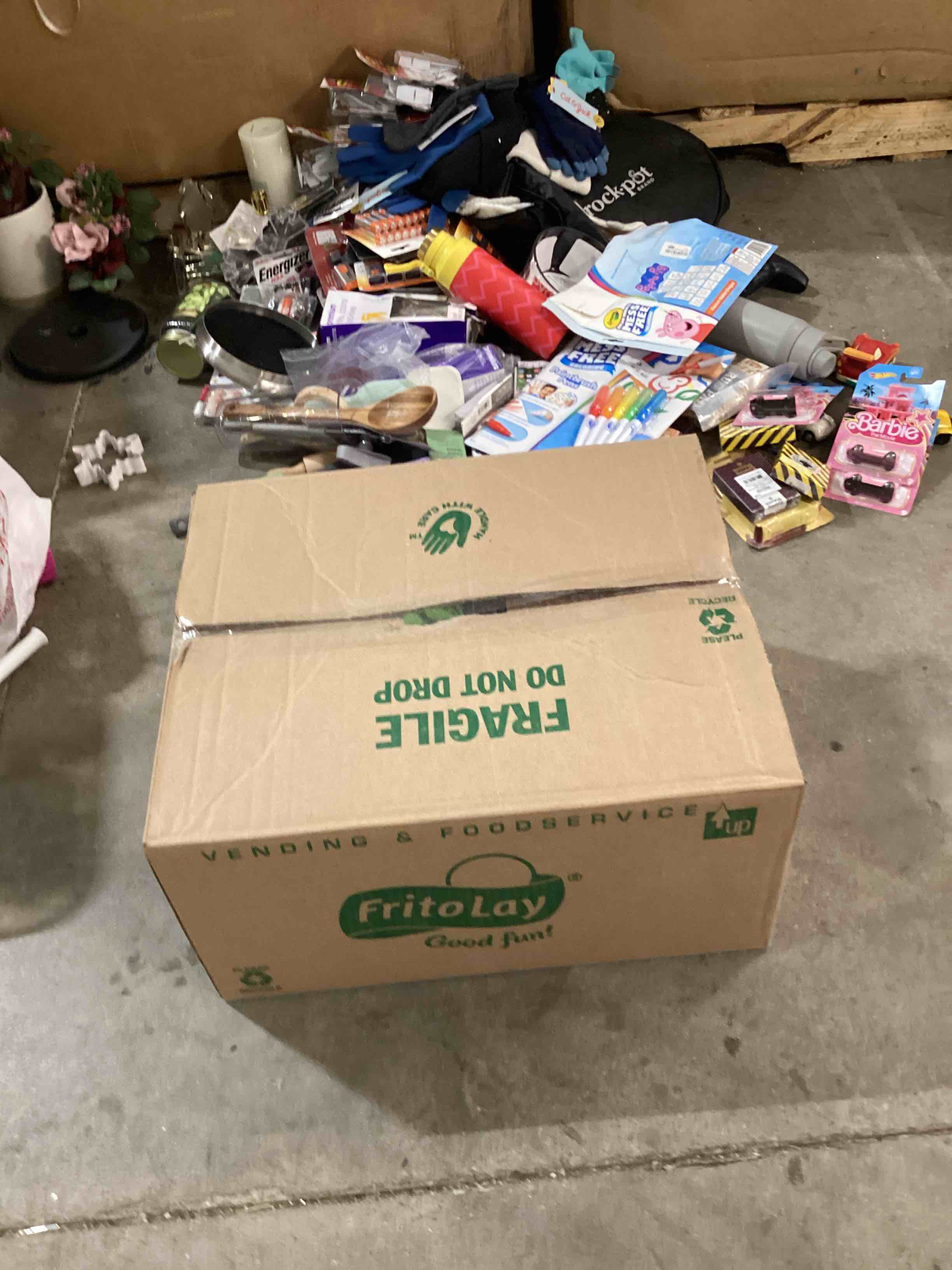 https://s3.amazonaws.com/lotting-images-prod/bidfta/PNK1833720_1755791655150.jpeg