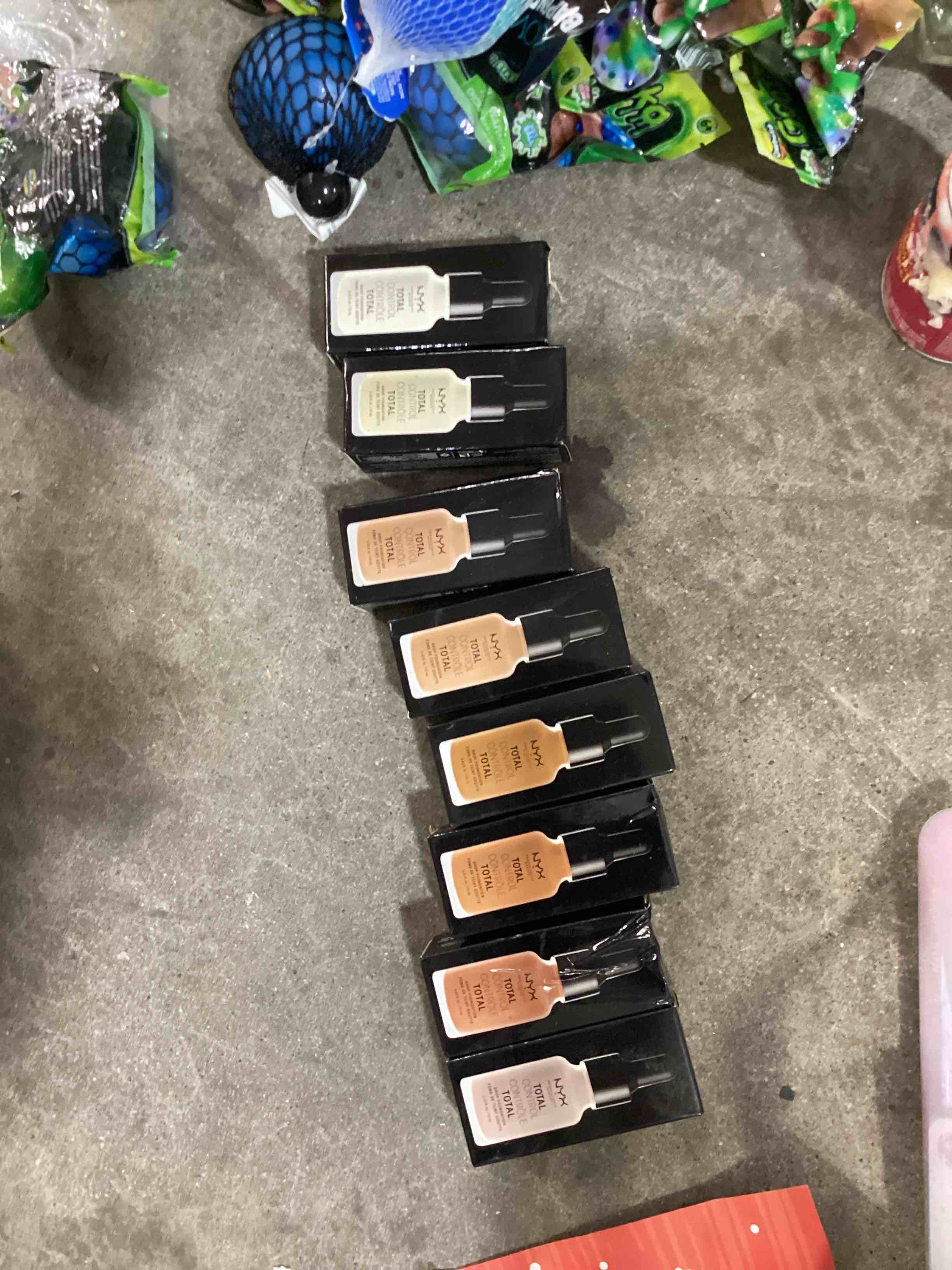 Assorted make up 