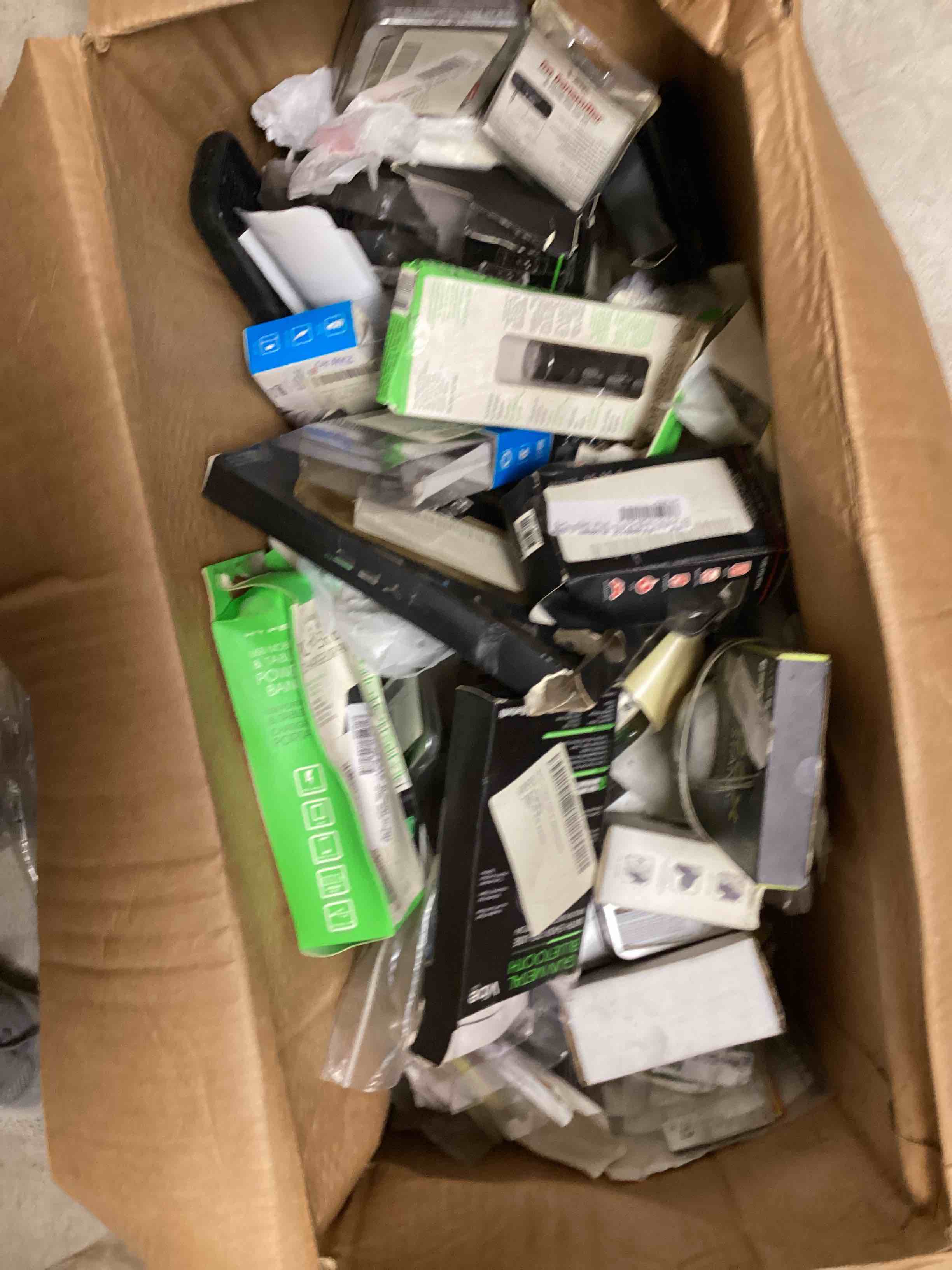 https://s3.amazonaws.com/lotting-images-prod/bidfta/PNK1835646_1750452537124.jpeg