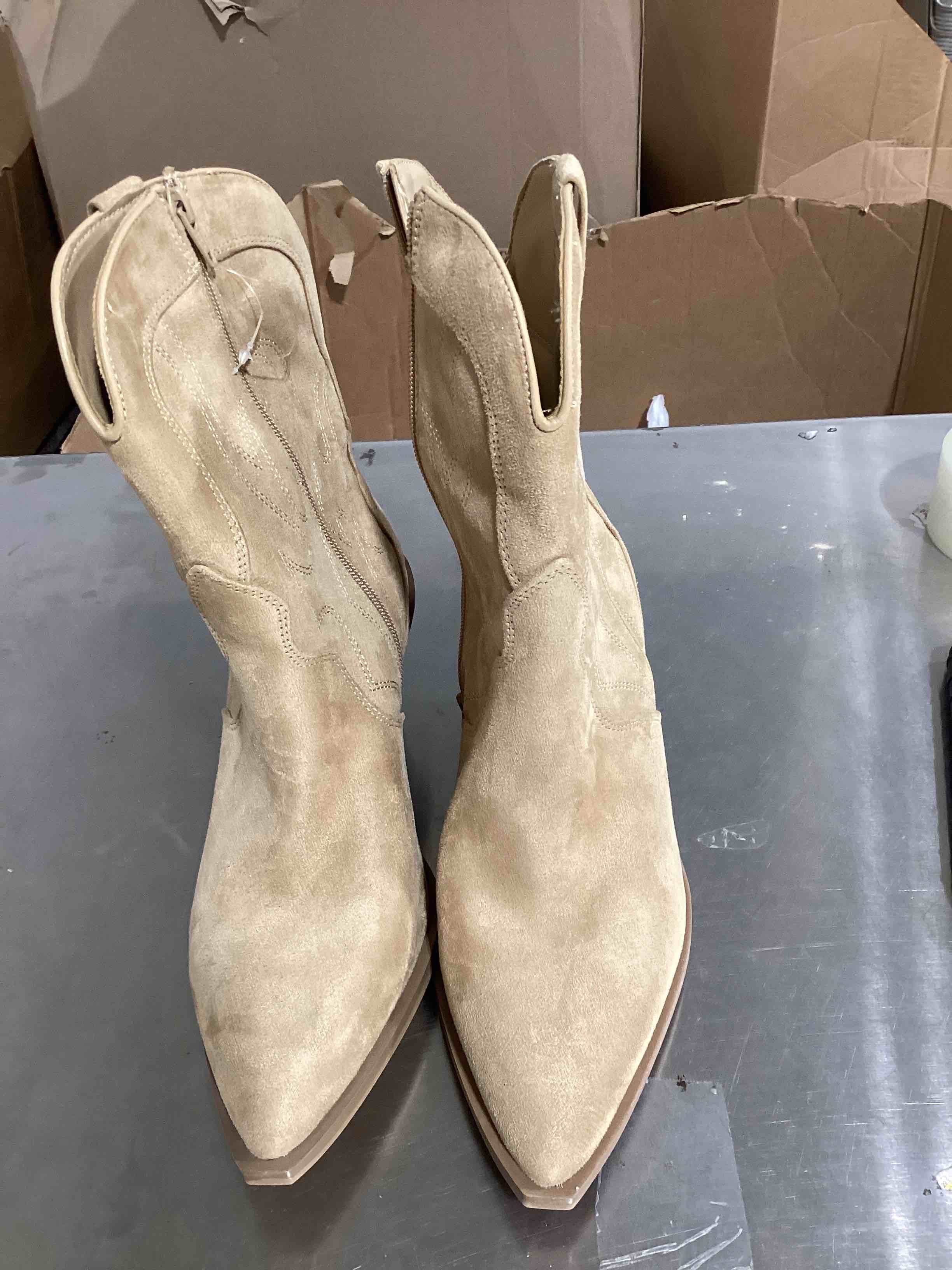 Cowgirl boots 9w size 