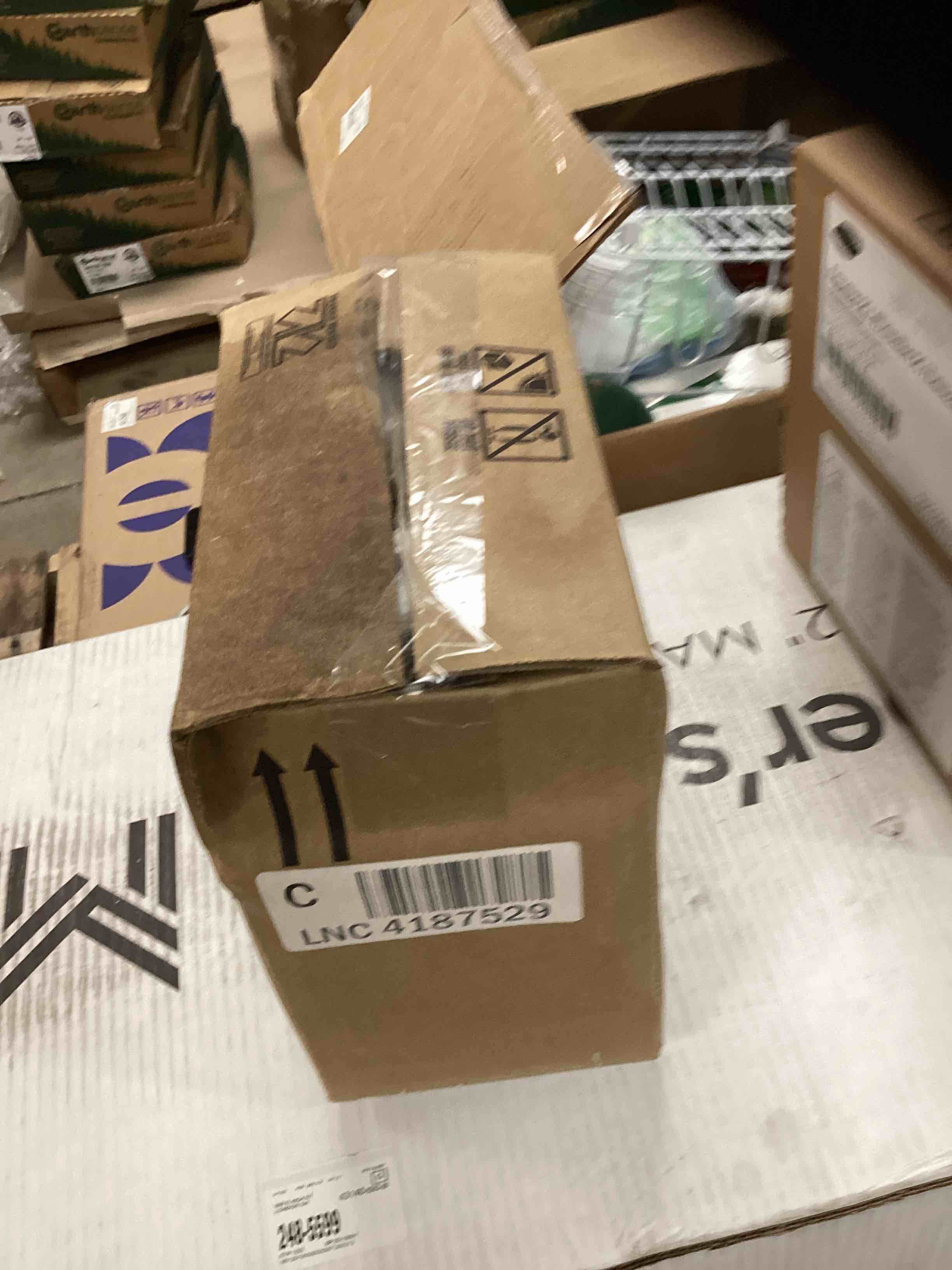 https://s3.amazonaws.com/lotting-images-prod/bidfta/PNK1836259_1751488921401.jpeg