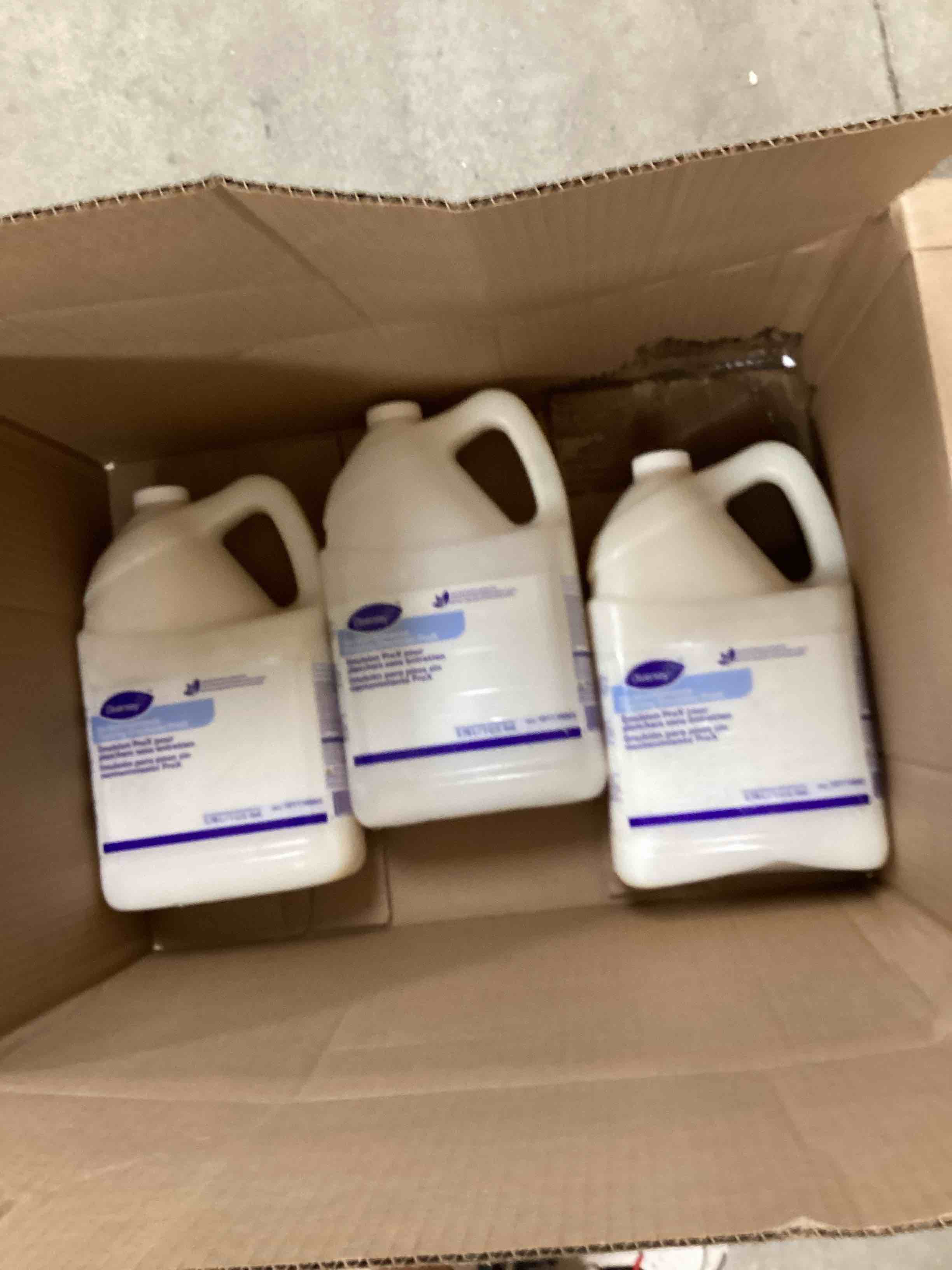 https://s3.amazonaws.com/lotting-images-prod/bidfta/PNK1836275_1751555868907.jpeg